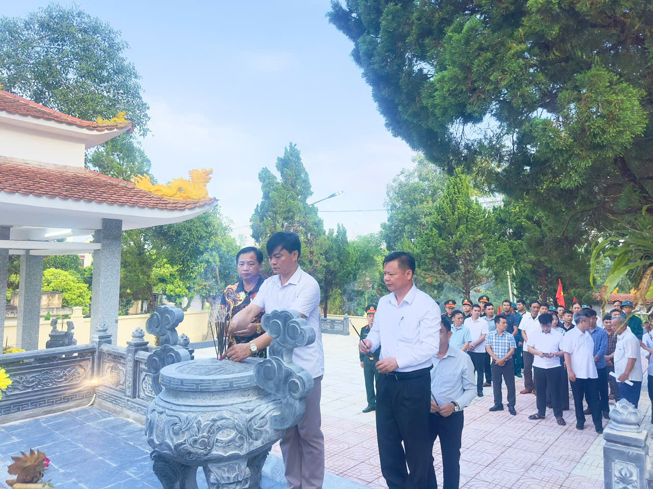 Anh-tin-bai