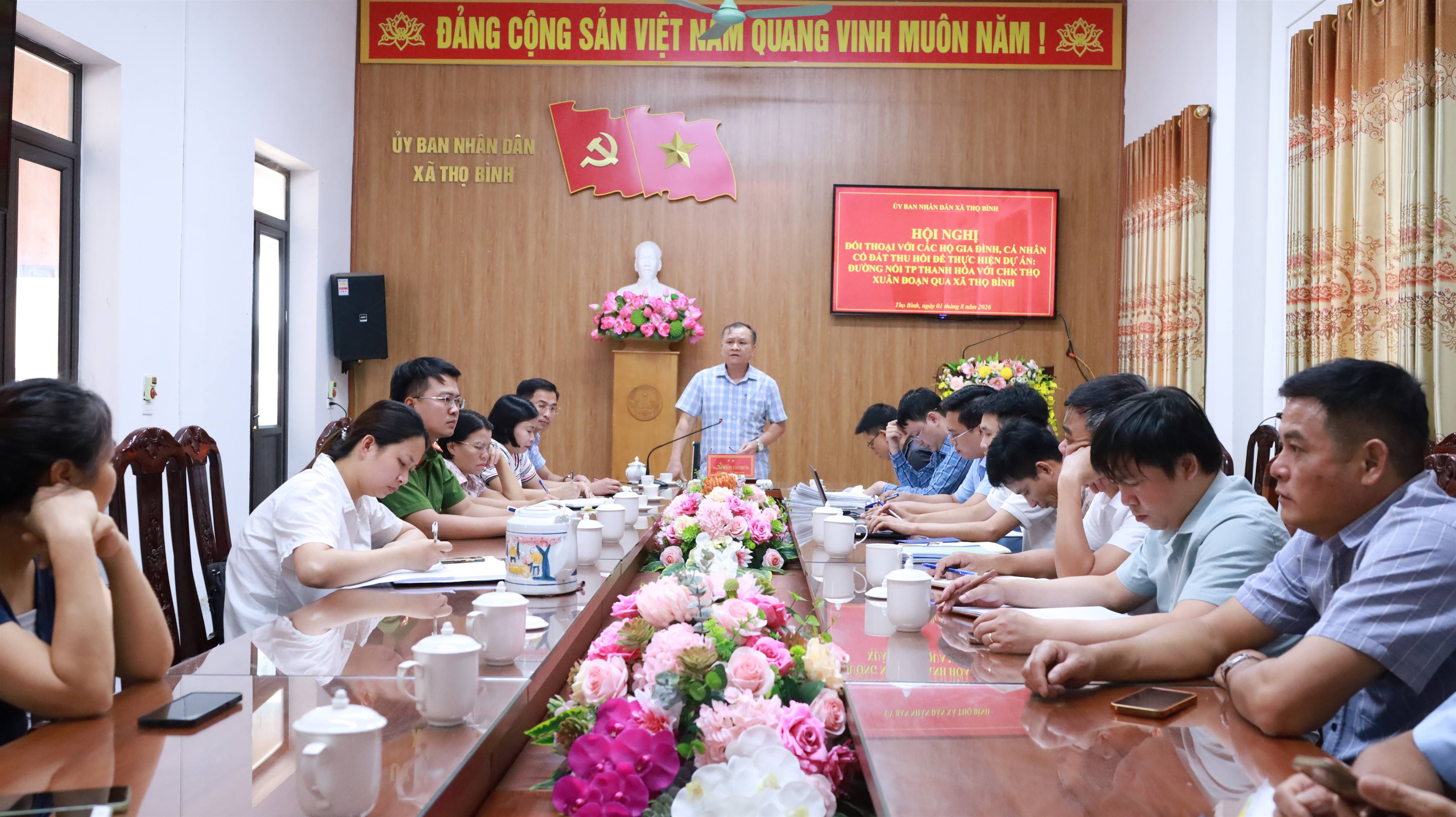 UBND XÃ THỌ BÌNH TỔ CHỨC HỘI NGHỊ ĐỐI THOẠI VỚI CÁC HỘ DÂN CÓ ĐẤT THU HỒI THỰC HIỆN DỰ ÁN ĐƯỜNG NỐI THÀNH PHỐ THANH HÓA VỚI CẢNG HÀNG KHÔNG THỌ XUÂN