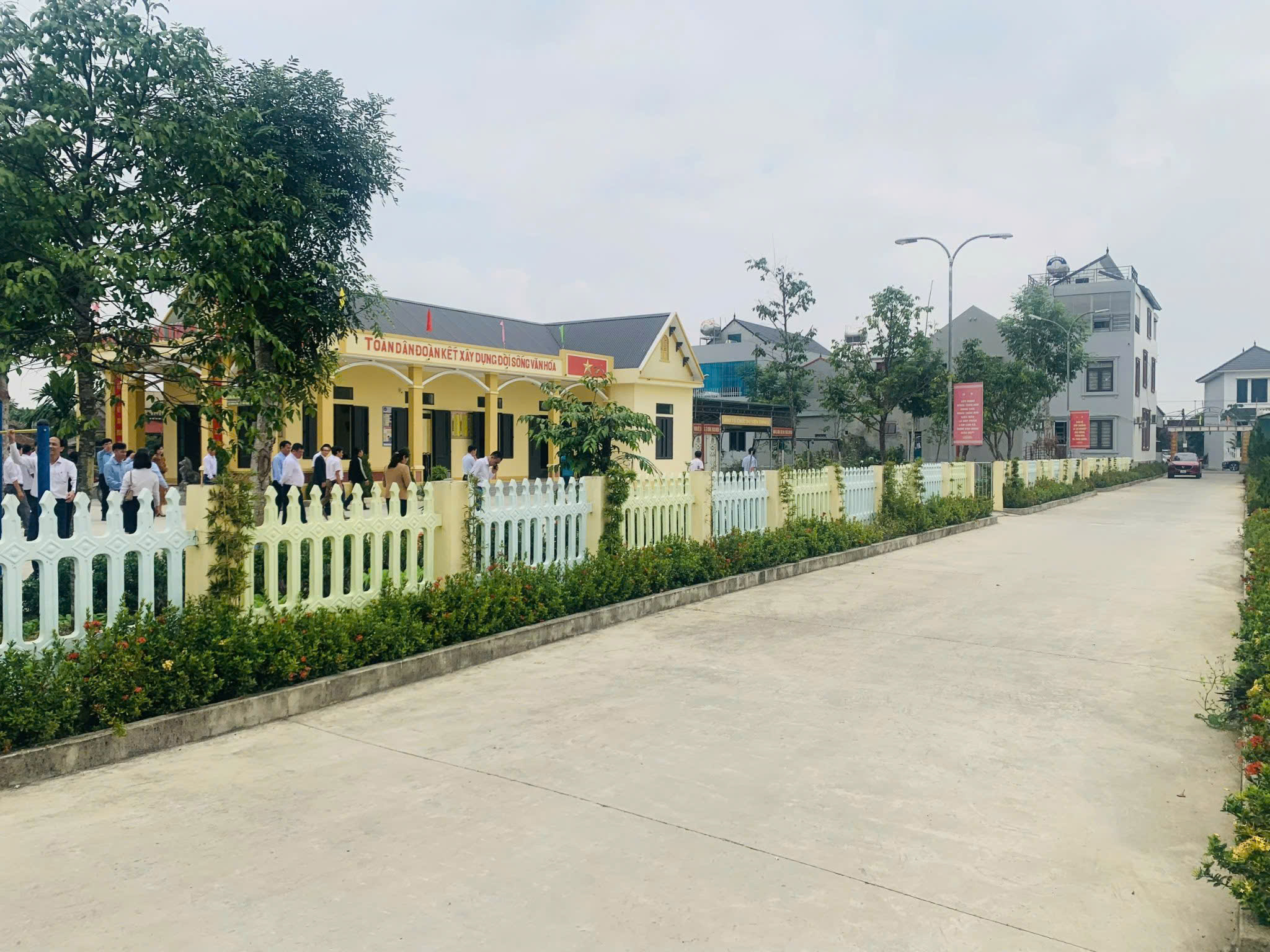 Anh-tin-bai