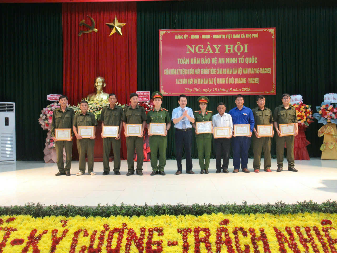 Anh-tin-bai