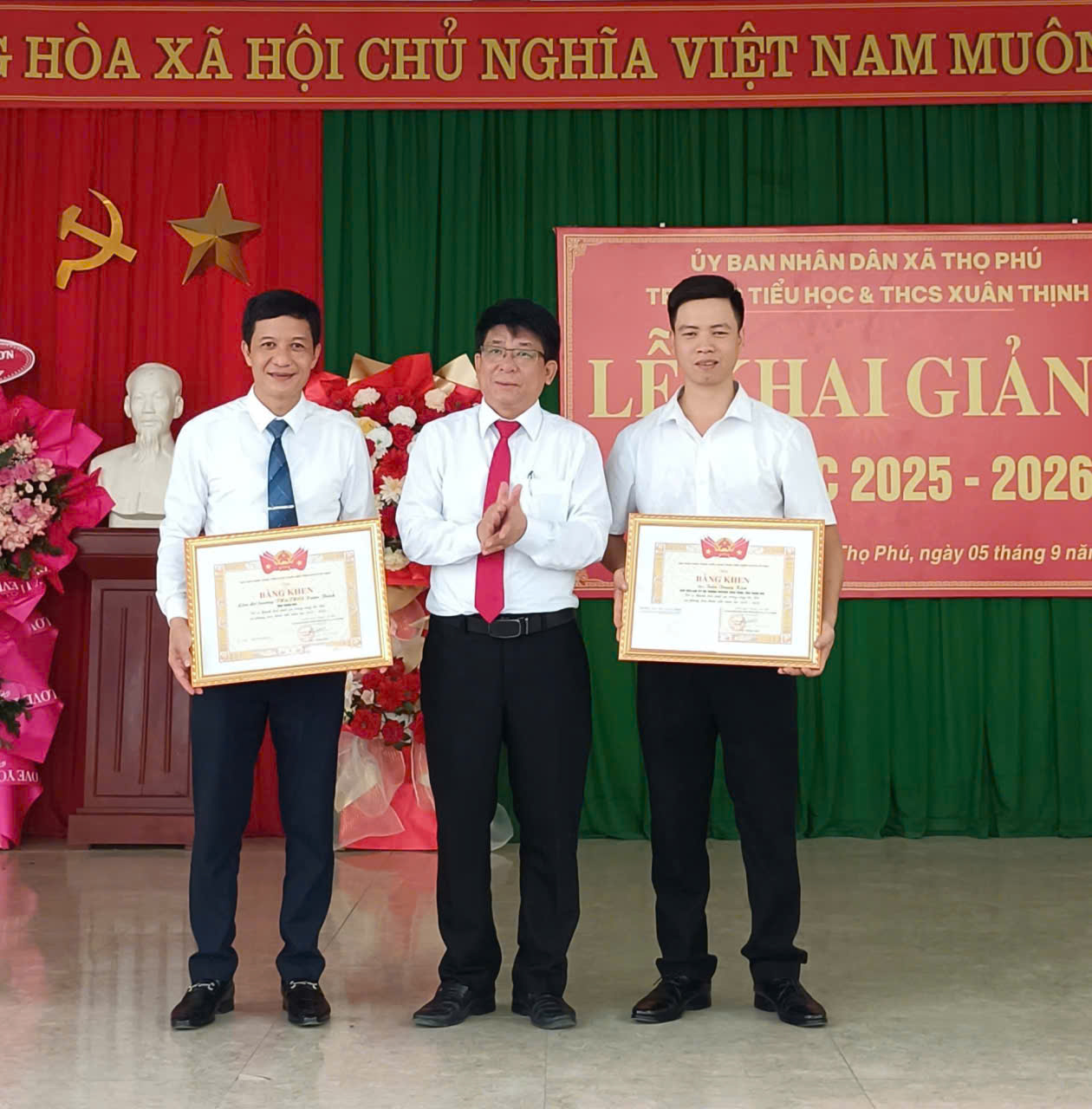 Anh-tin-bai