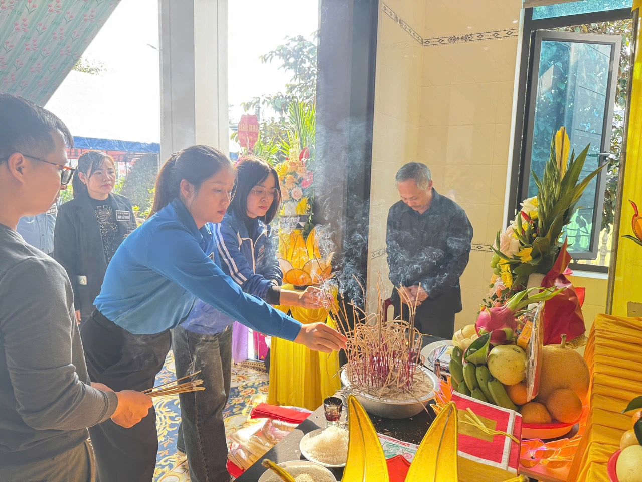 Anh-tin-bai