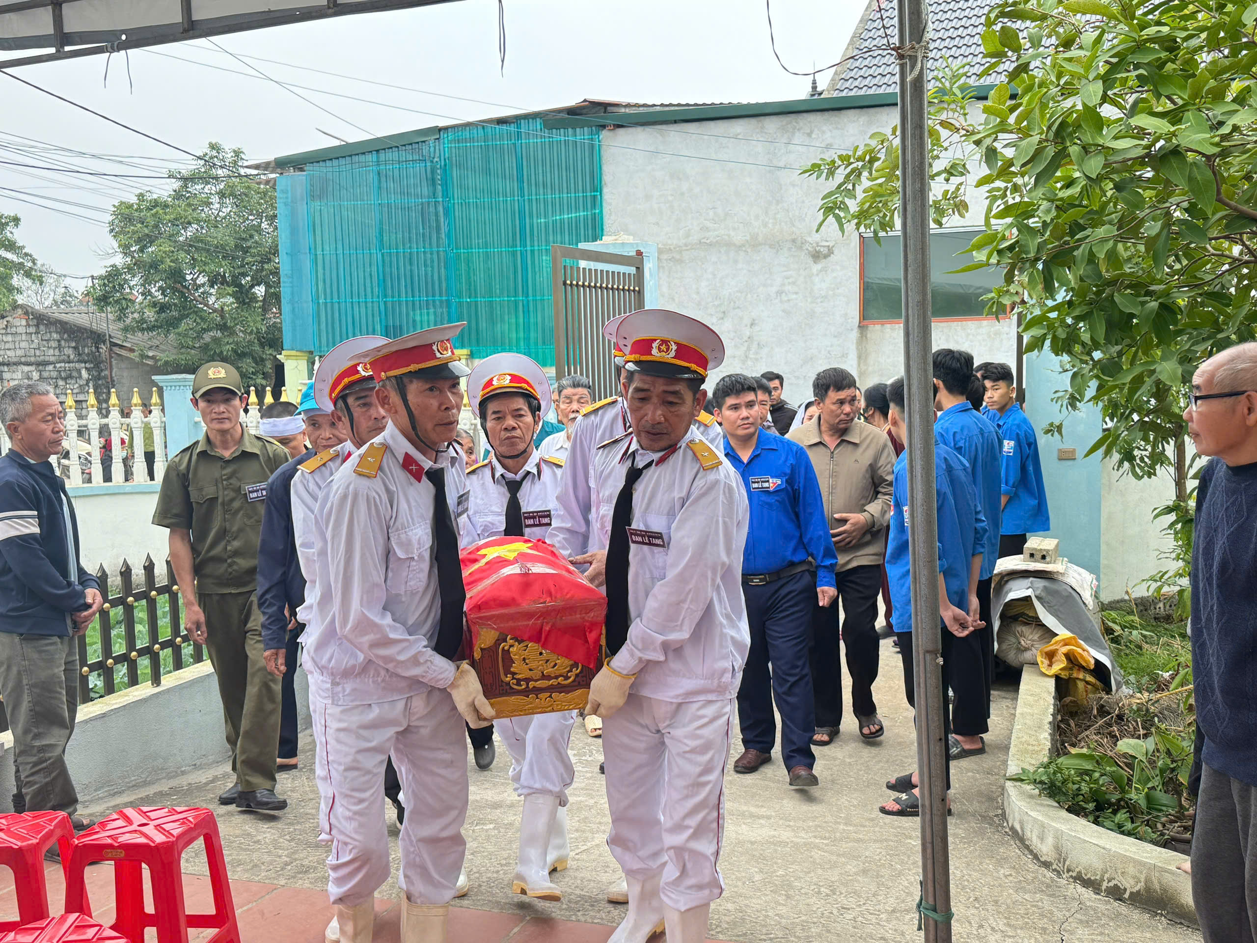 Anh-tin-bai