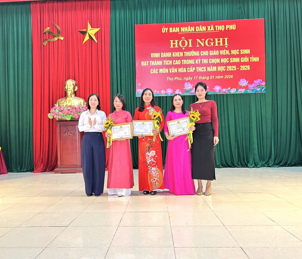 Anh-tin-bai