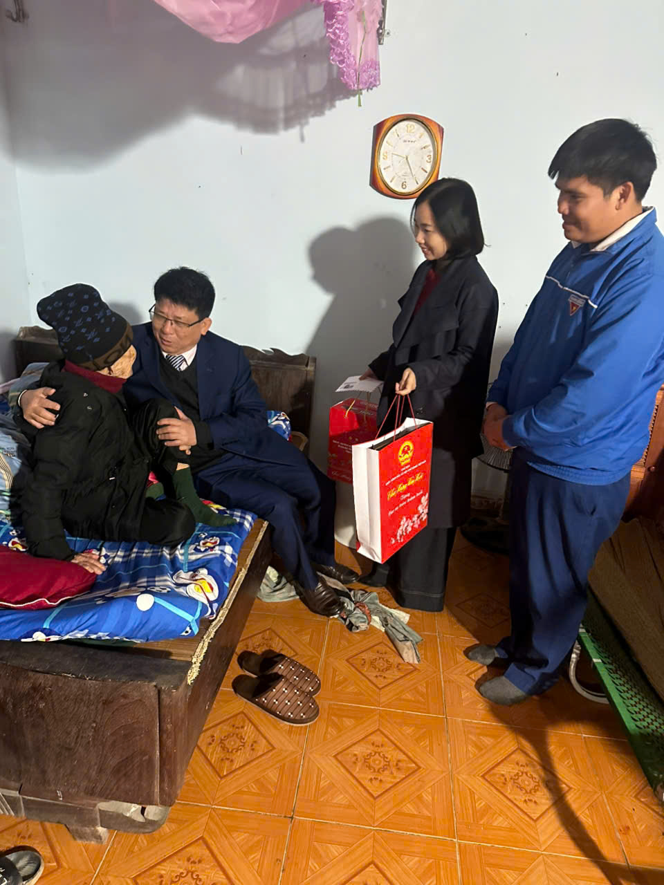 Anh-tin-bai