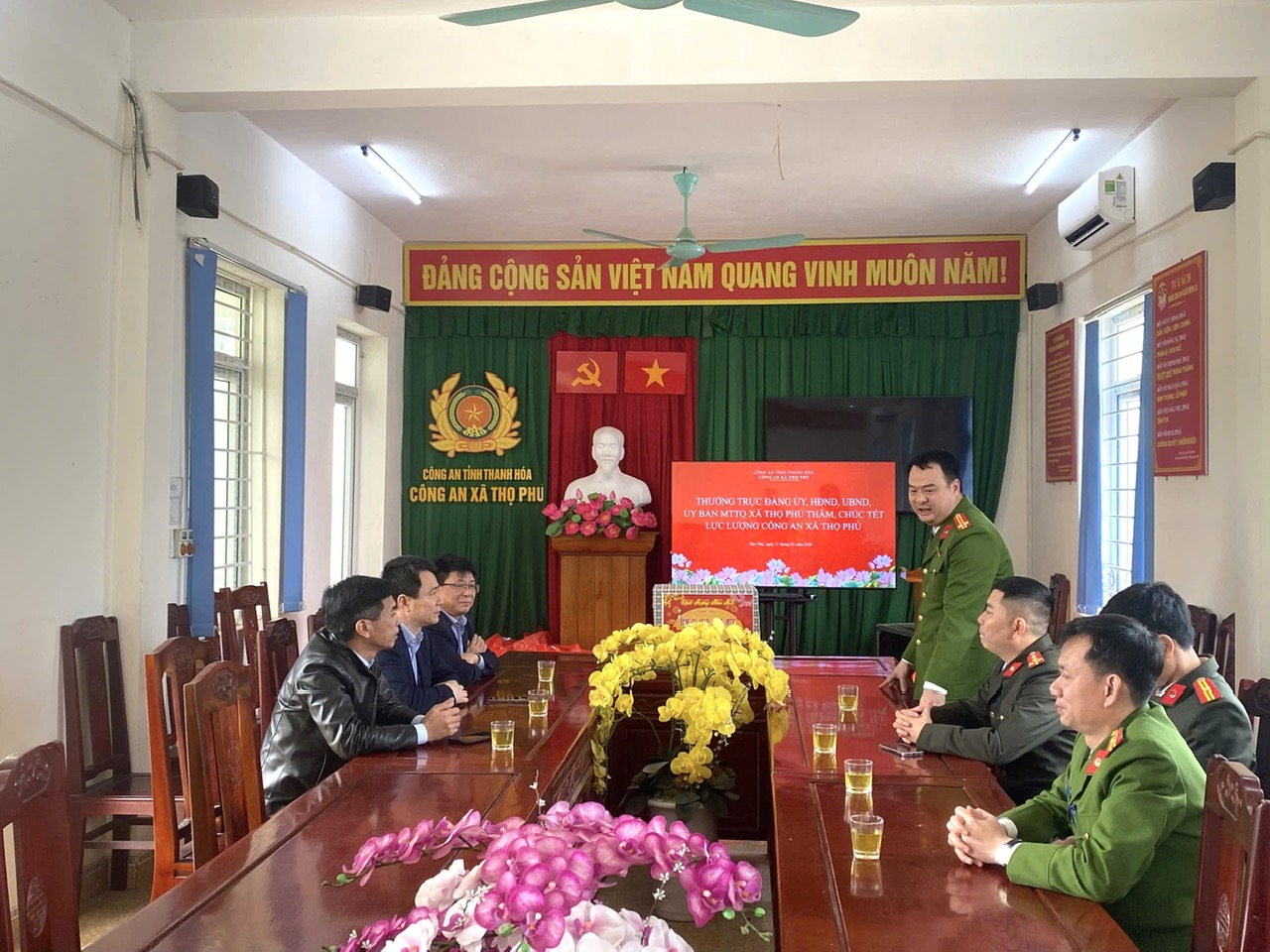 Anh-tin-bai