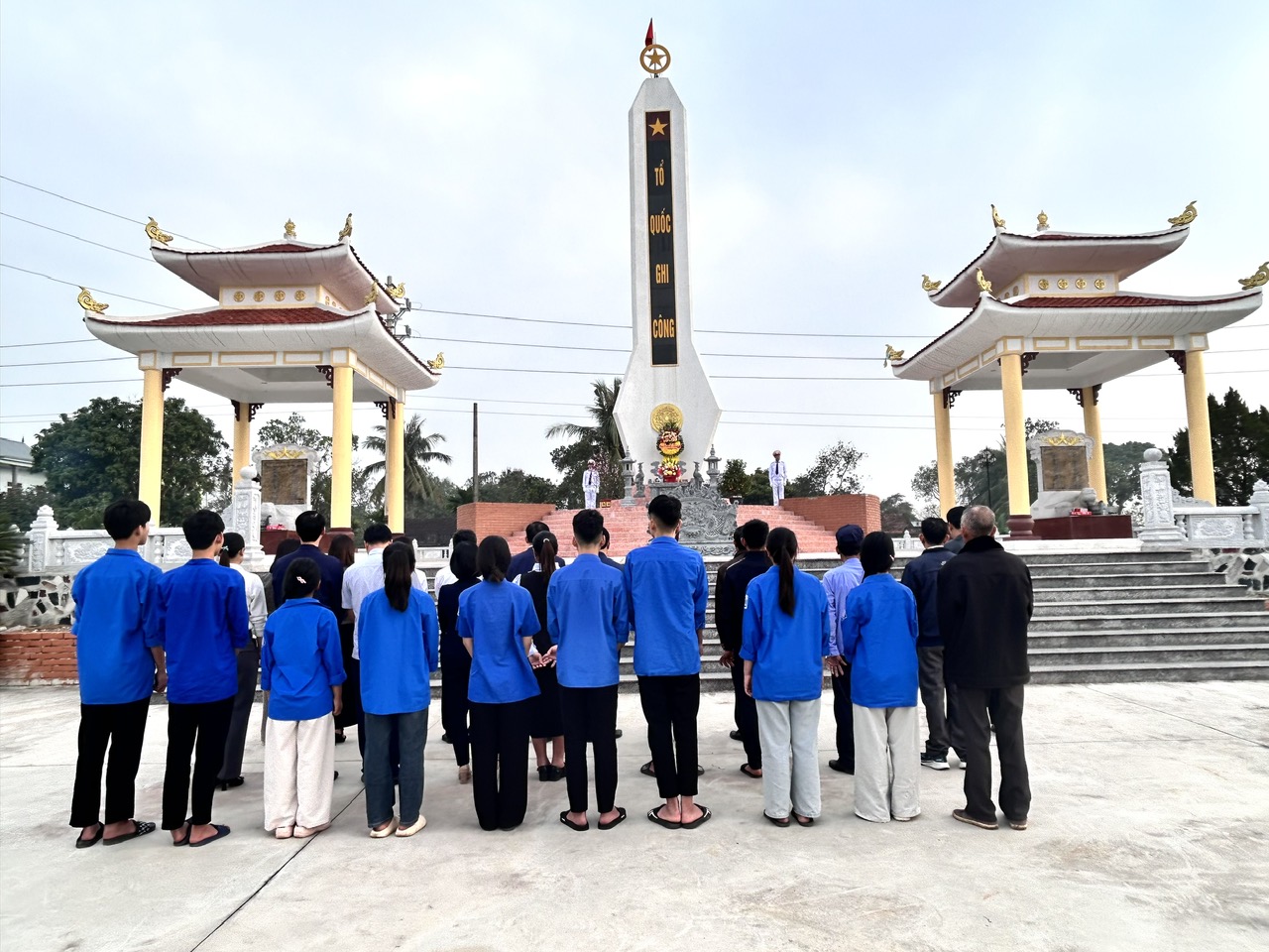 Anh-tin-bai