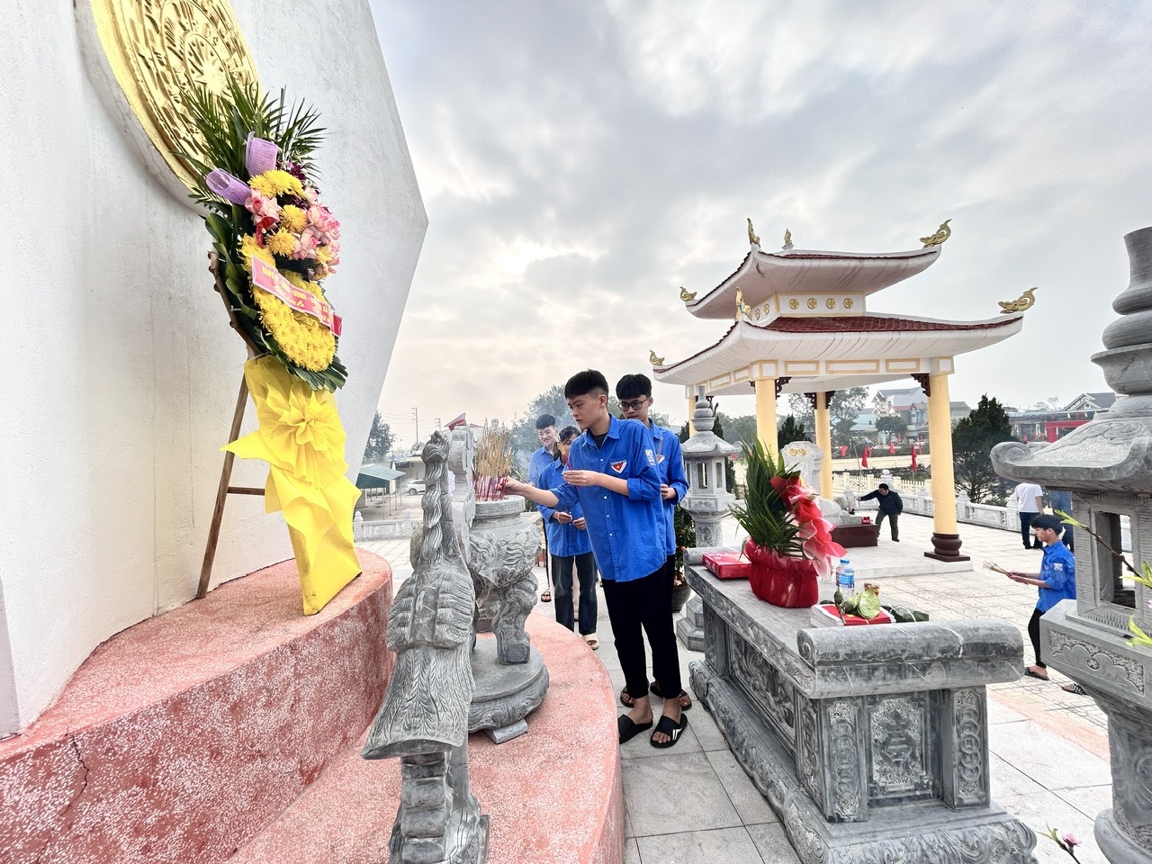 Anh-tin-bai