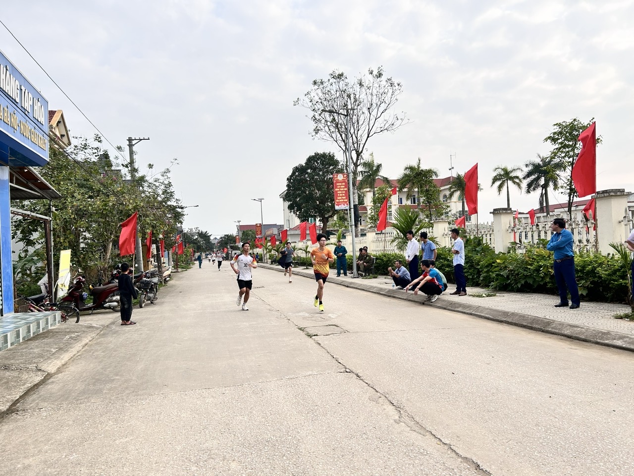 Anh-tin-bai