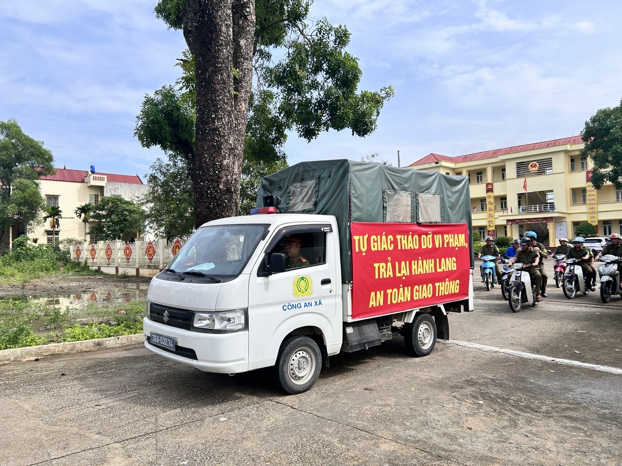 UBND xã Thọ Phú: Lễ ra quân cao điểm thiết lập lại trật tự công cộng, hành lang an toàn giao thông trên địa bàn xã