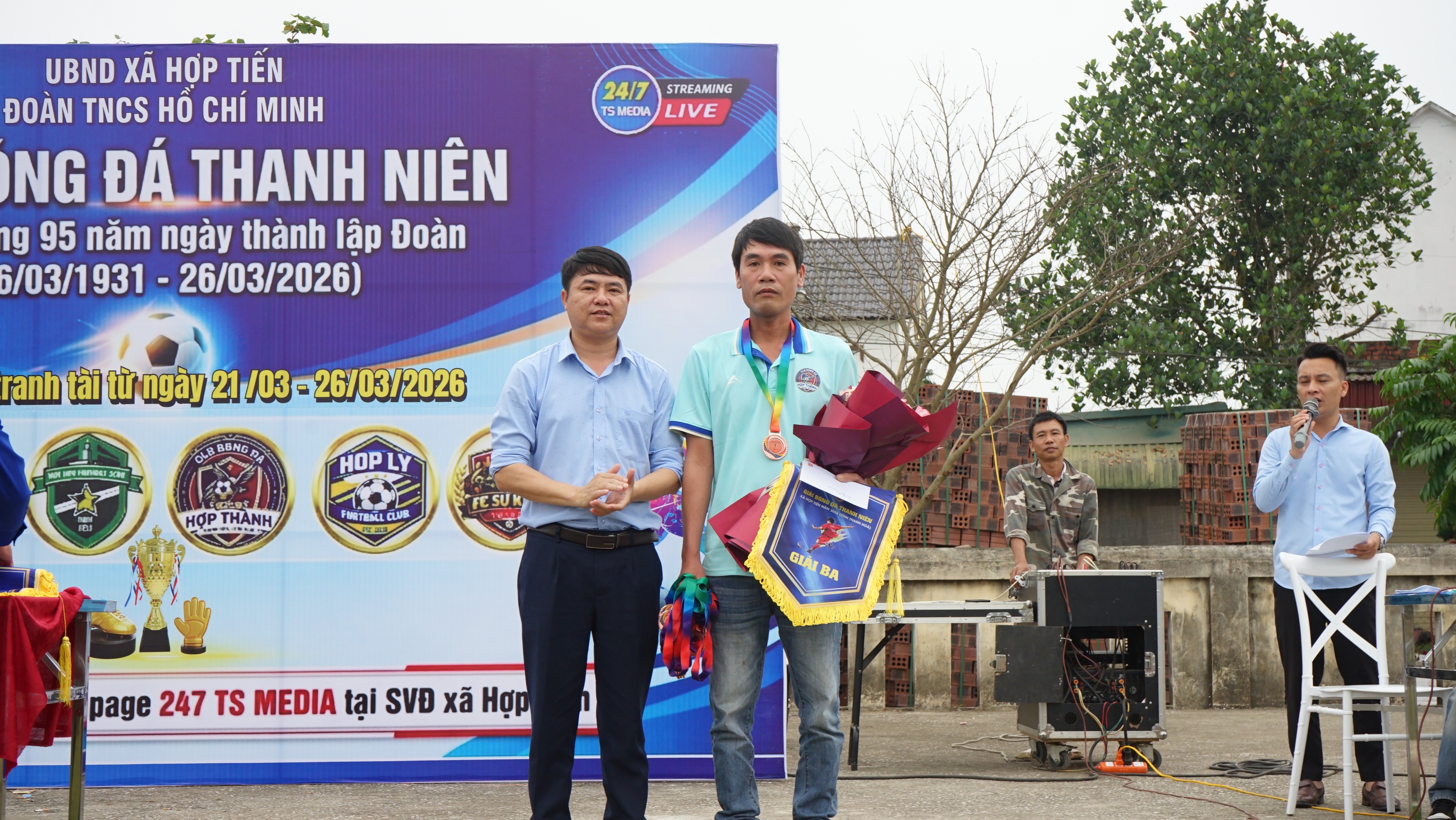 Anh-tin-bai