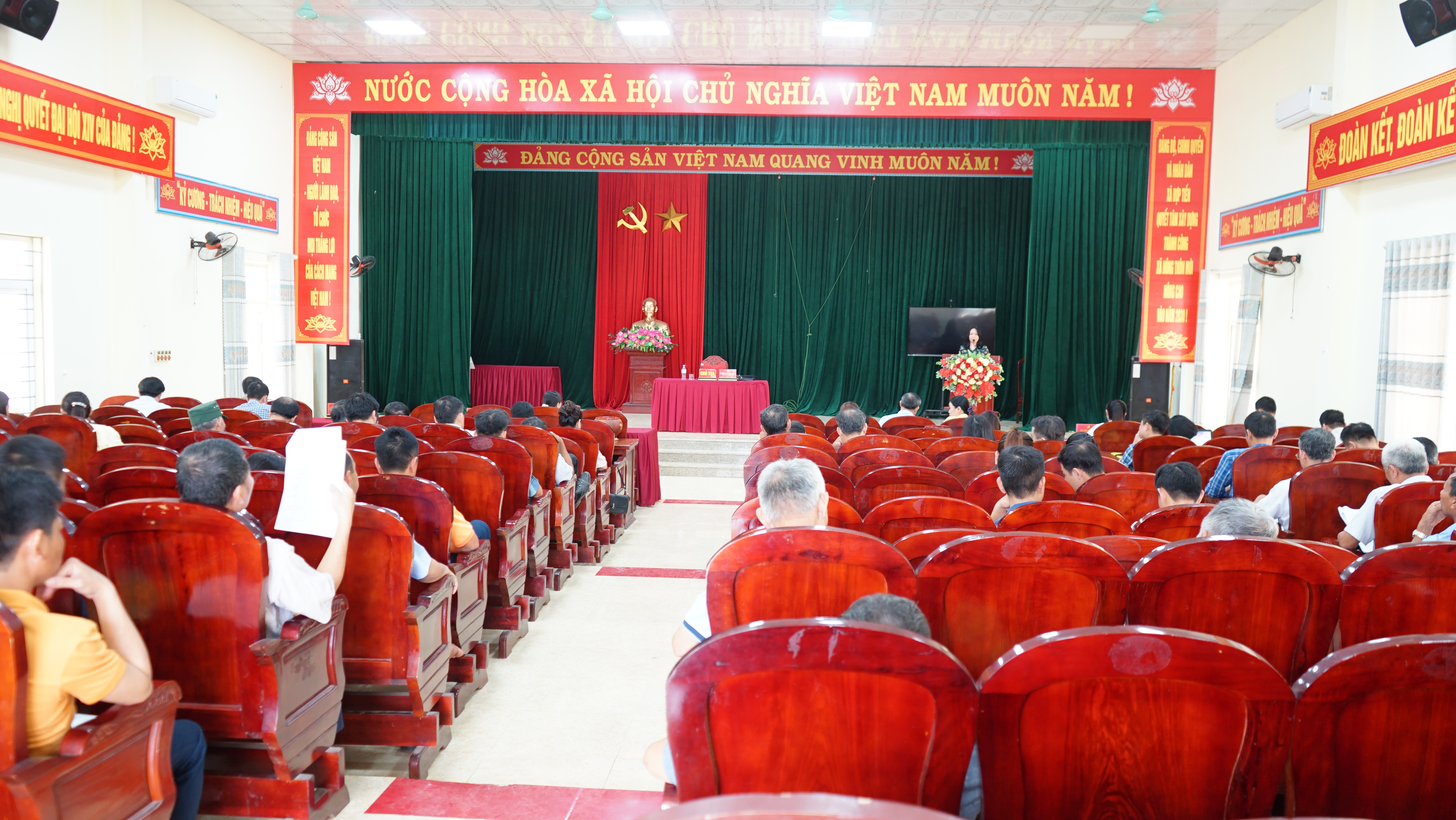 Xã Hợp Tiến triển khai Kế hoạch xây dựng xã đạt chuẩn Nông thôn mới năm 2026; Kế hoạch cấp Giấy chứng nhận QSD đất cho các thửa đất nông nghiệp sau dồn điền đổi thửa.