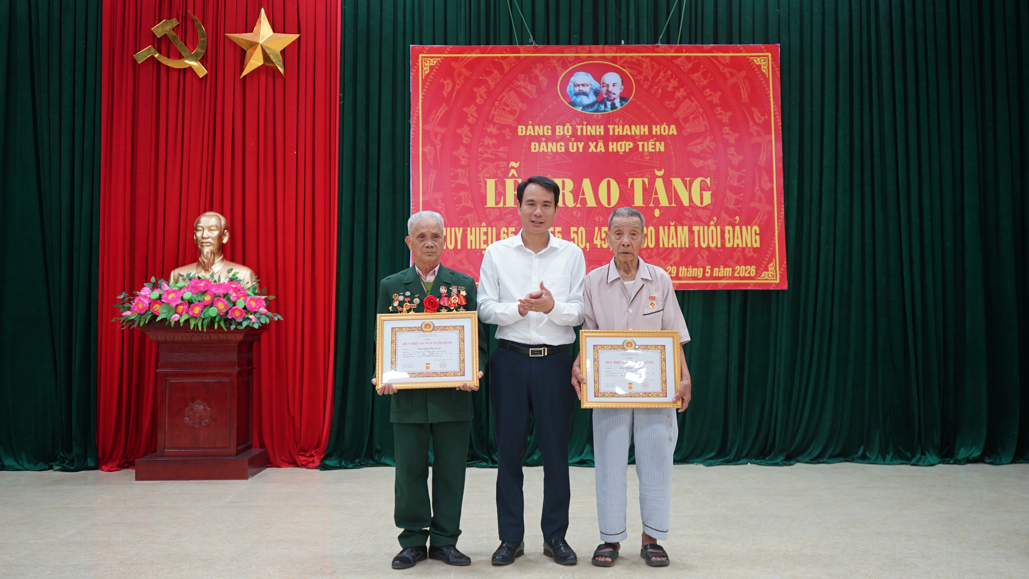 Anh-tin-bai