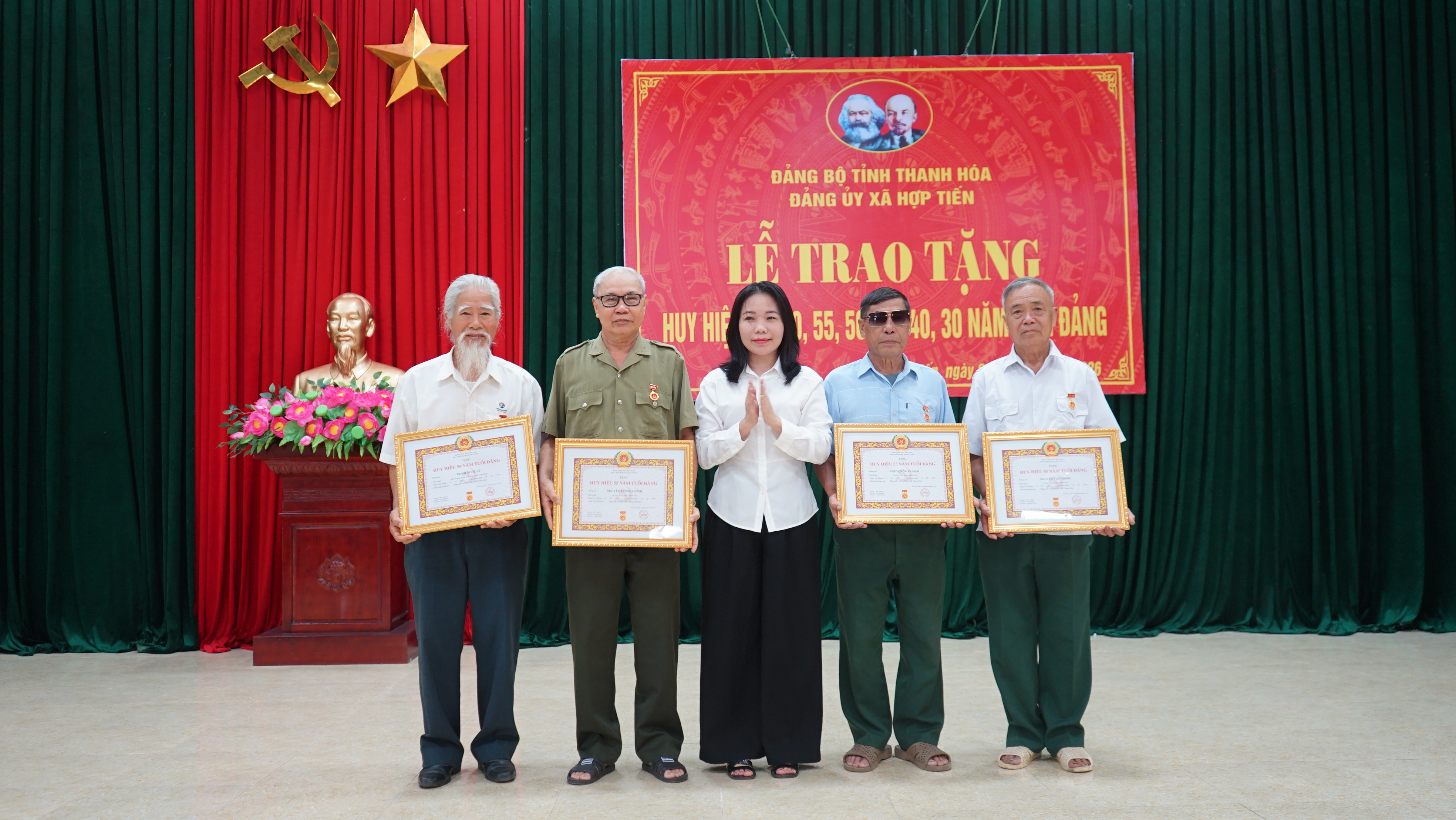 Anh-tin-bai