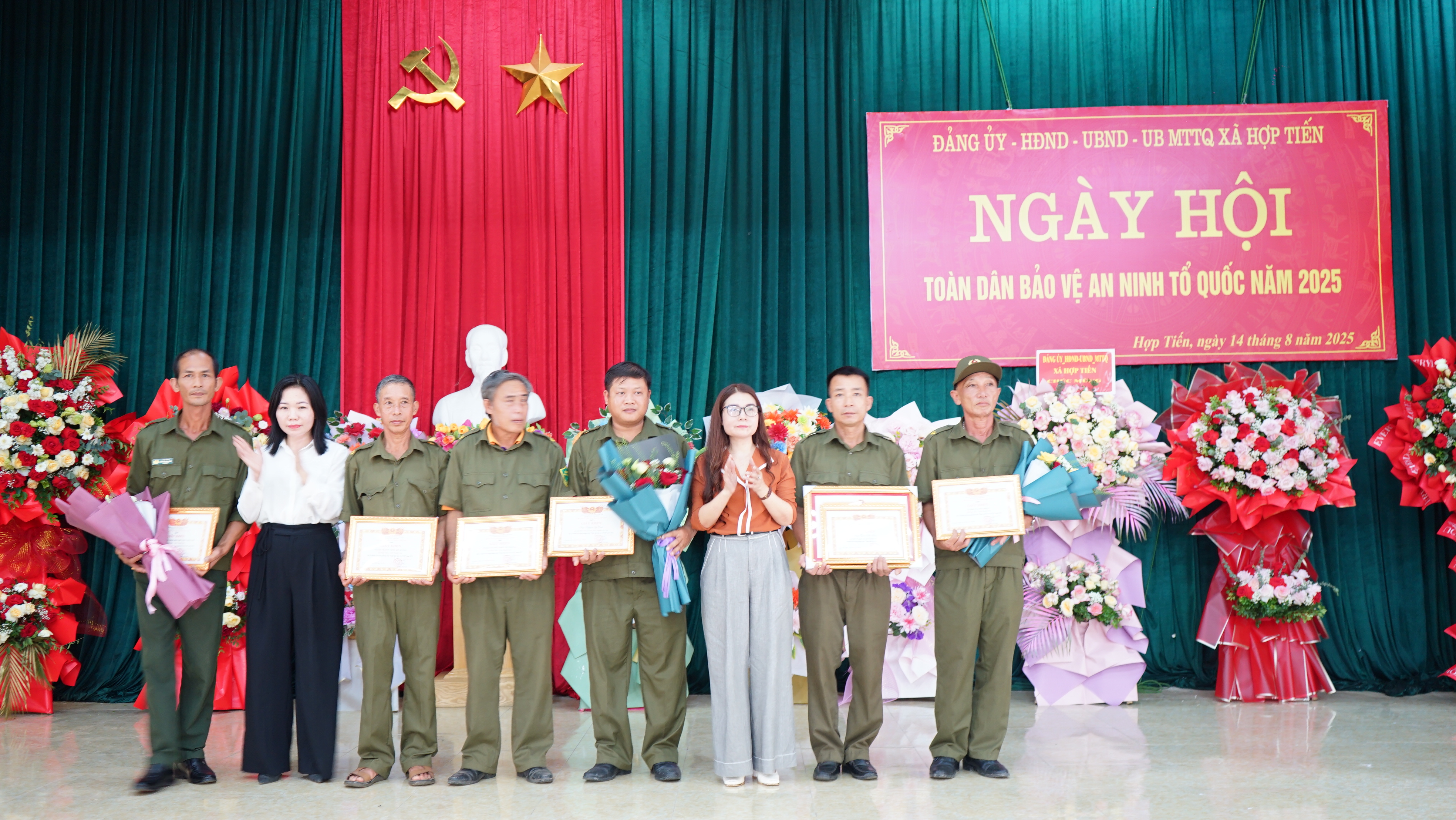 Anh-tin-bai