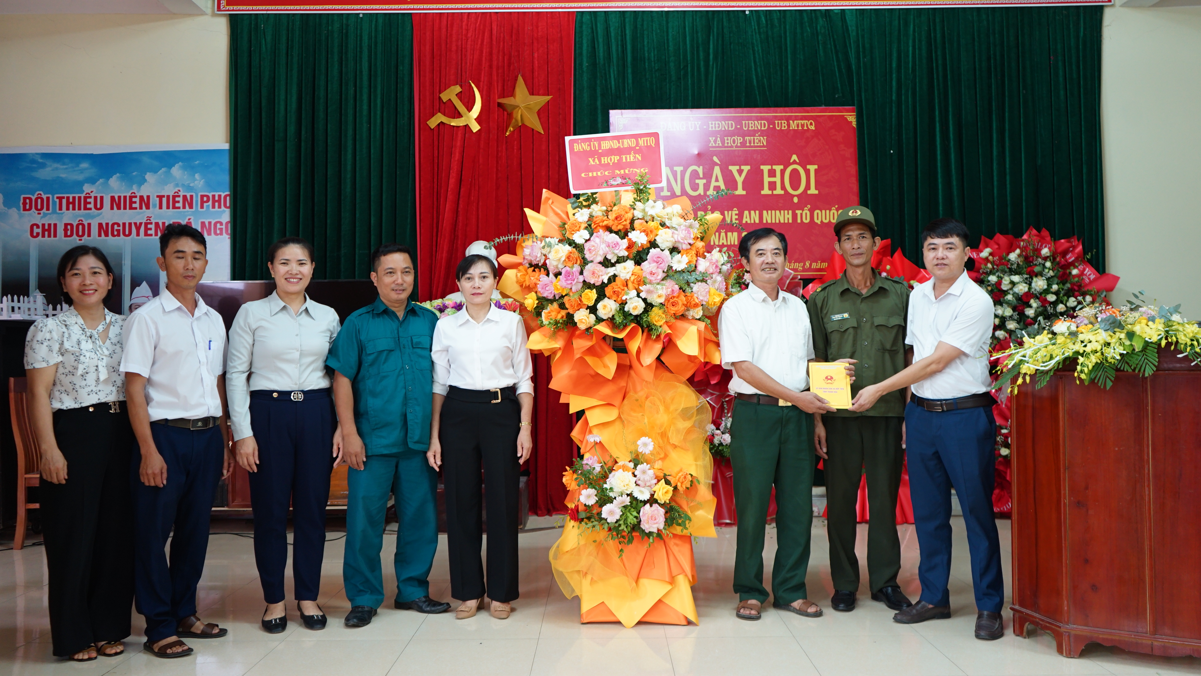 Thôn Tiến Thành tổ chức ngày hội toàn dân bảo vệ an ninh Tổ quốc.