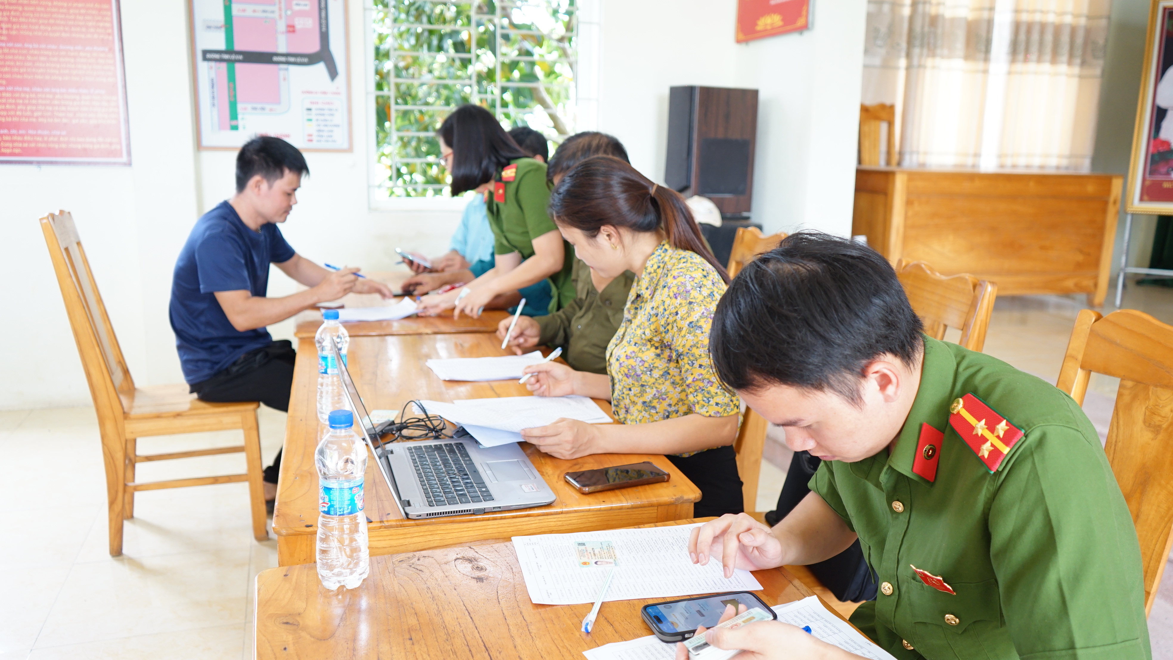 Anh-tin-bai