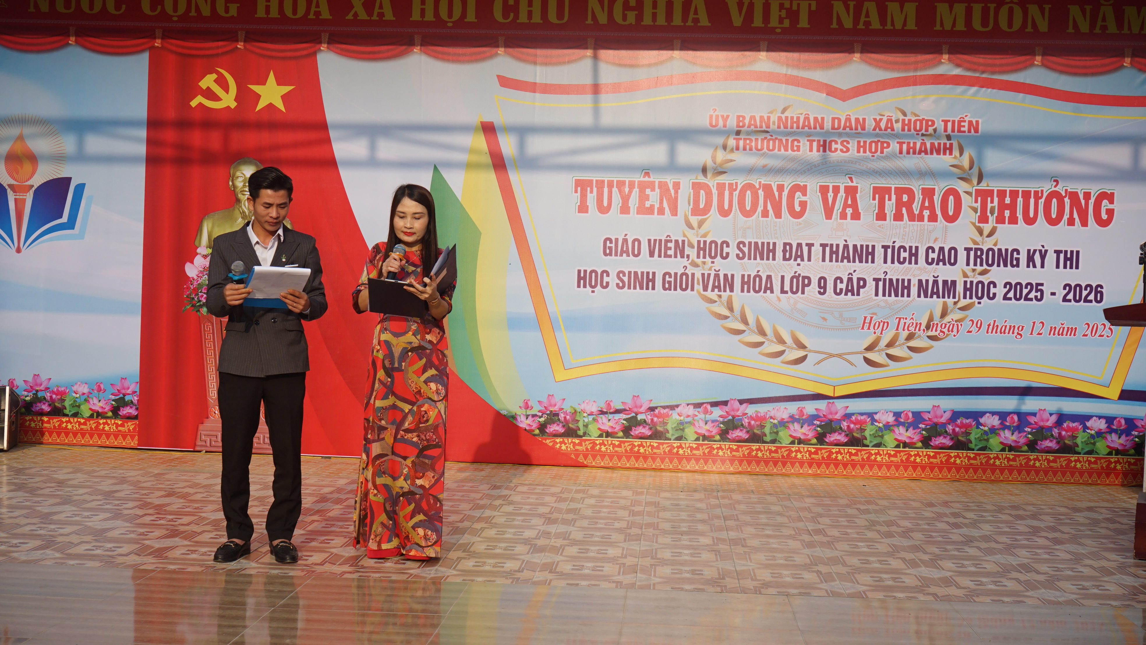 Anh-tin-bai