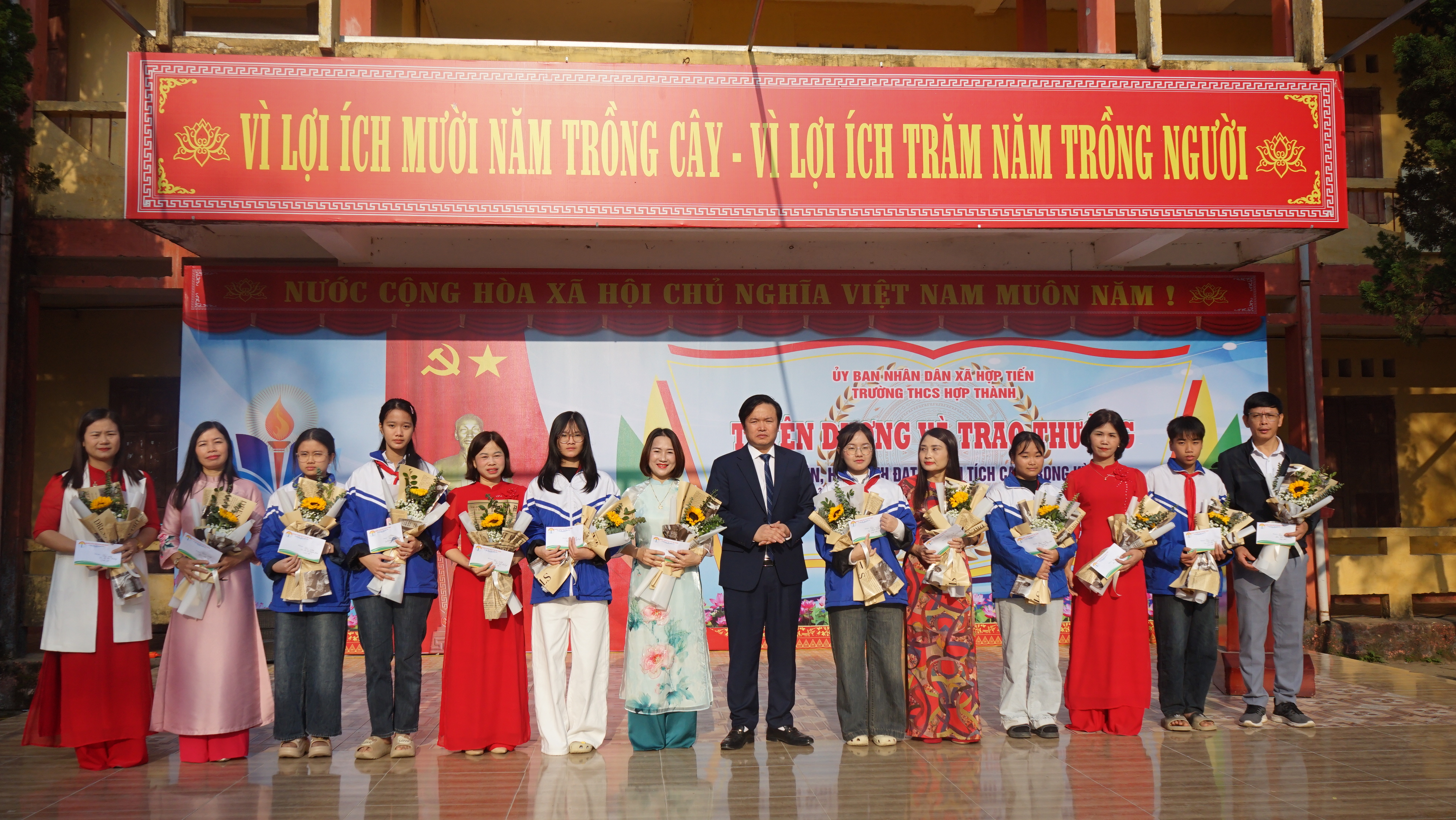 Anh-tin-bai