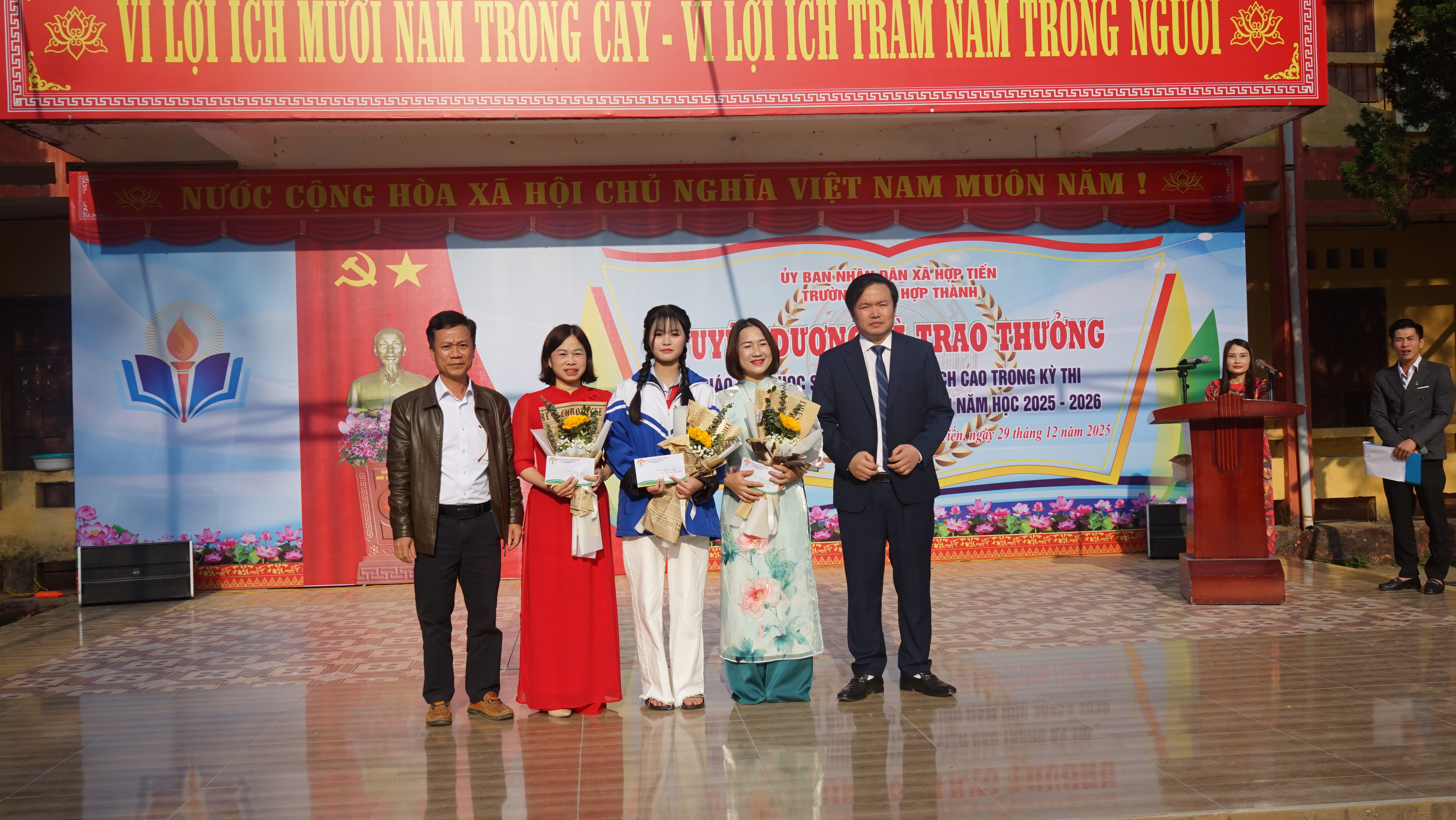 Anh-tin-bai