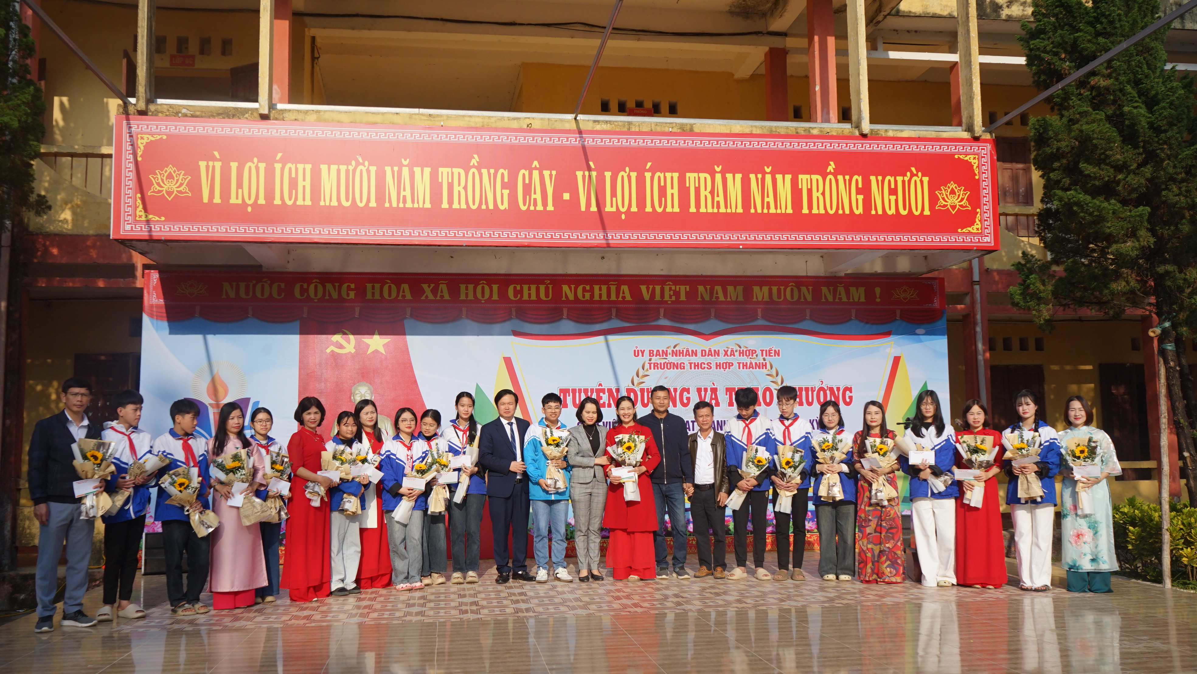 Anh-tin-bai