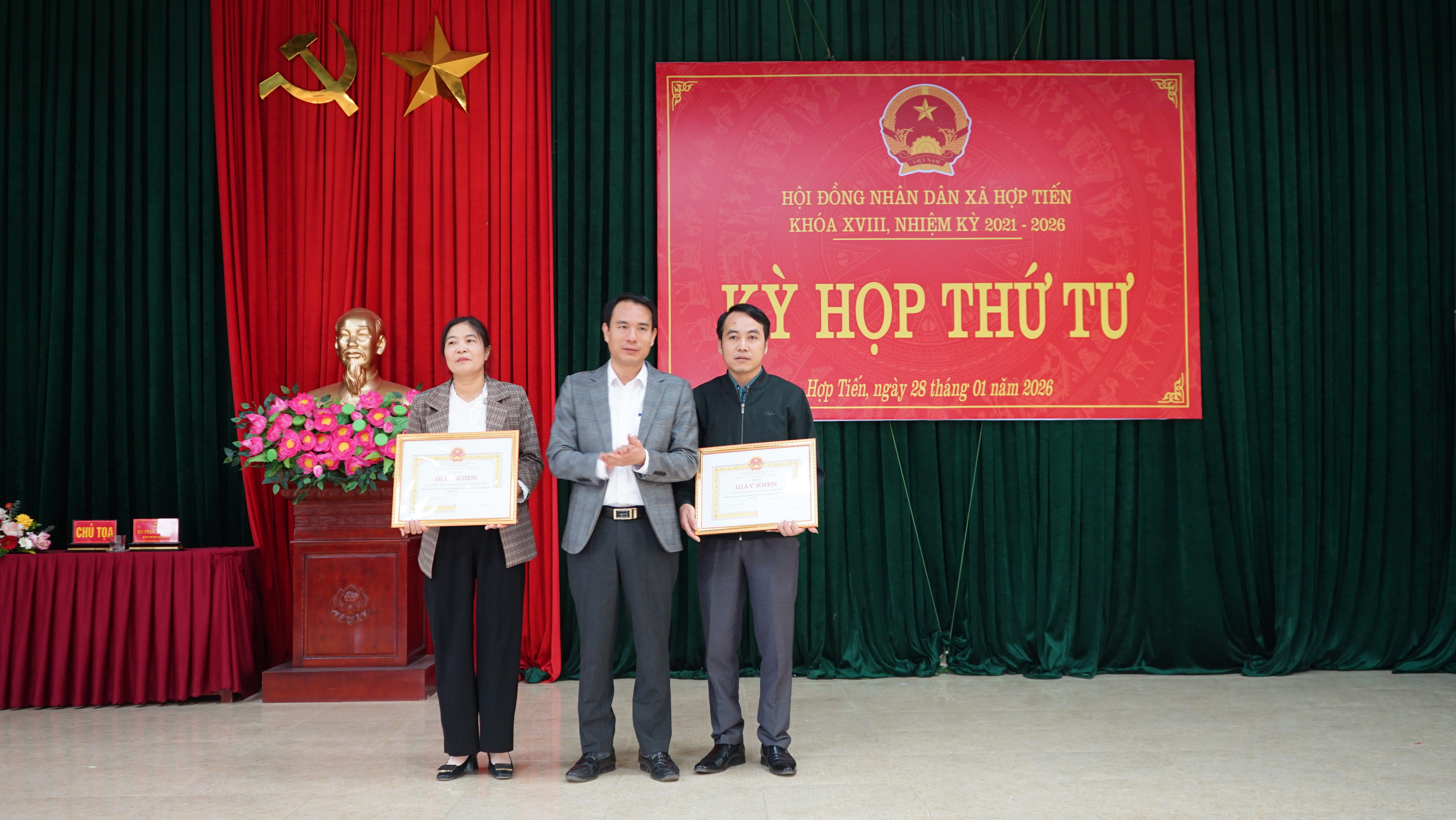 Anh-tin-bai