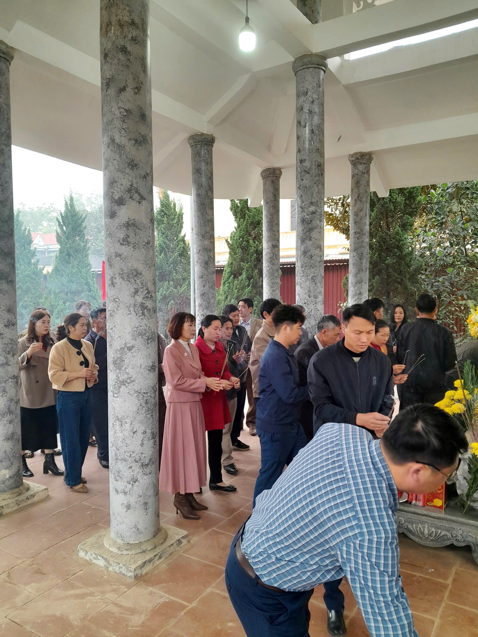 Anh-tin-bai