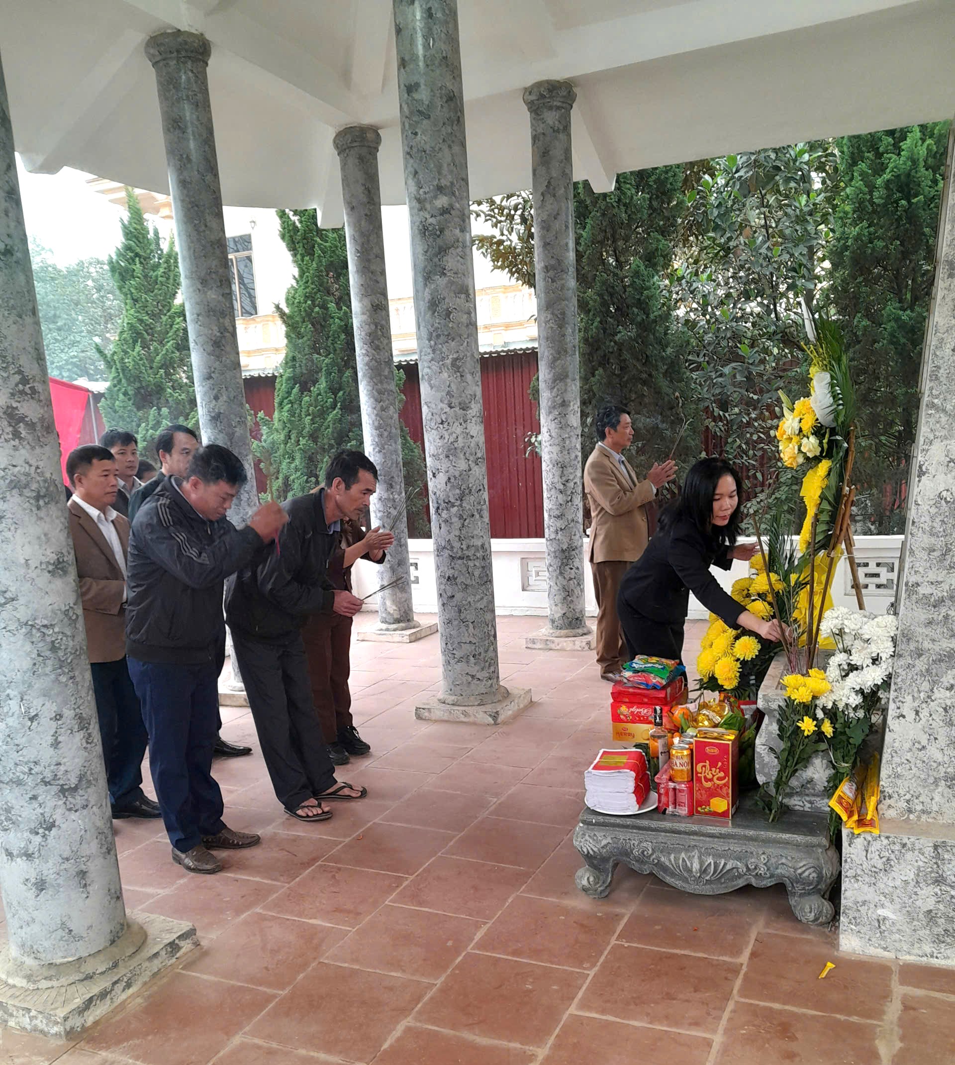 Anh-tin-bai