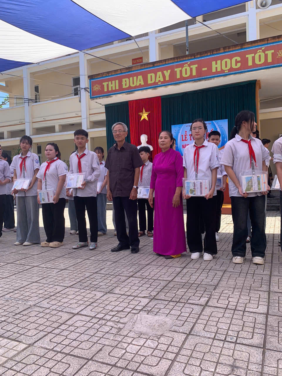 Anh-tin-bai