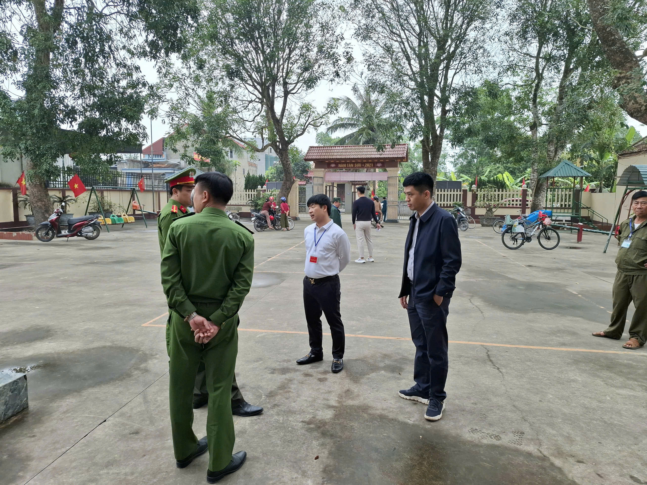 Anh-tin-bai