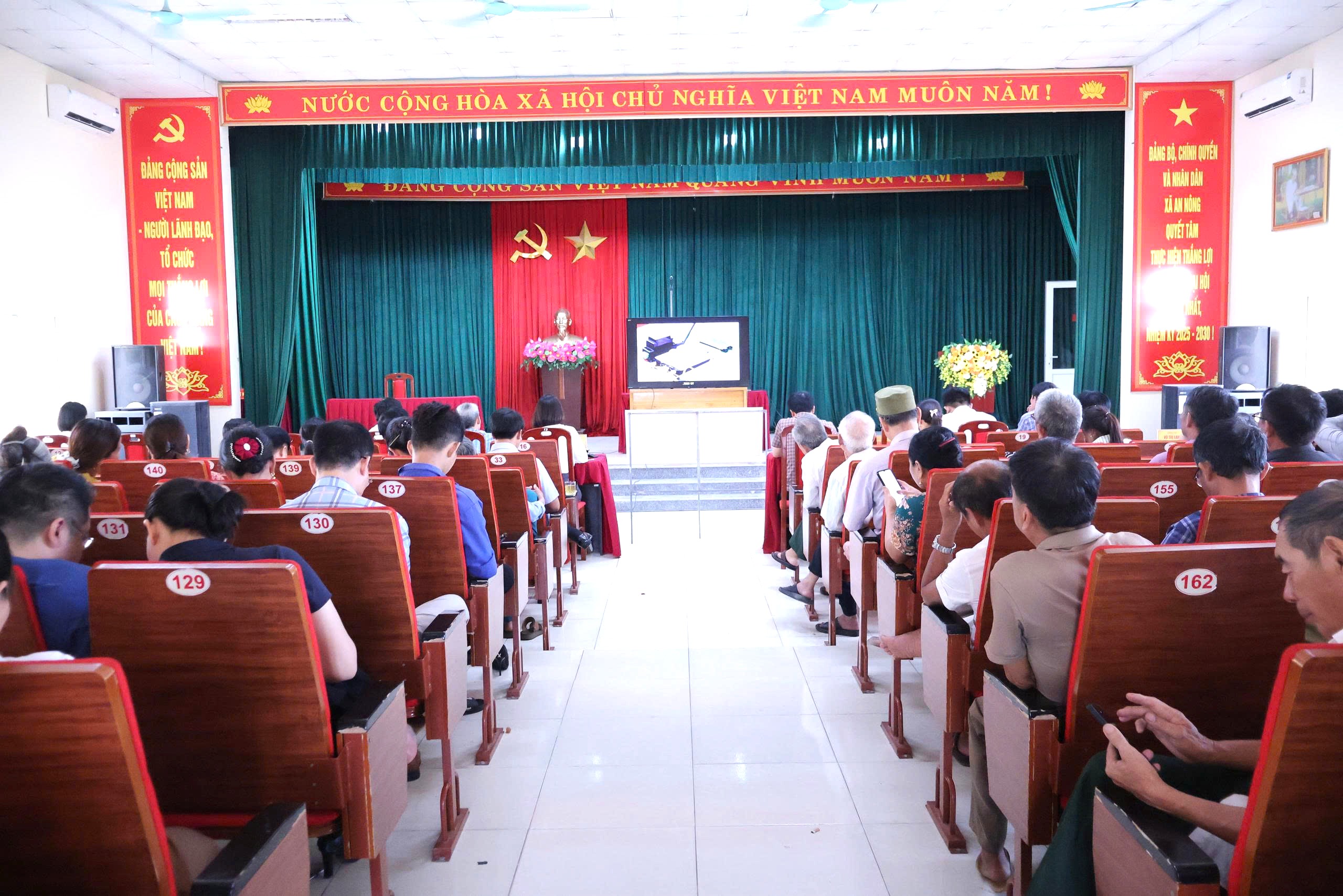 Xã An Nông tham dự Hội nghị trực tuyến sơ kết thực hiện Nghị quyết số 57-NQ/TW của Bộ Chính trị và 01 năm triển khai Phong trào “Bình dân học vụ số” trên địa bàn tỉnh Thanh Hóa