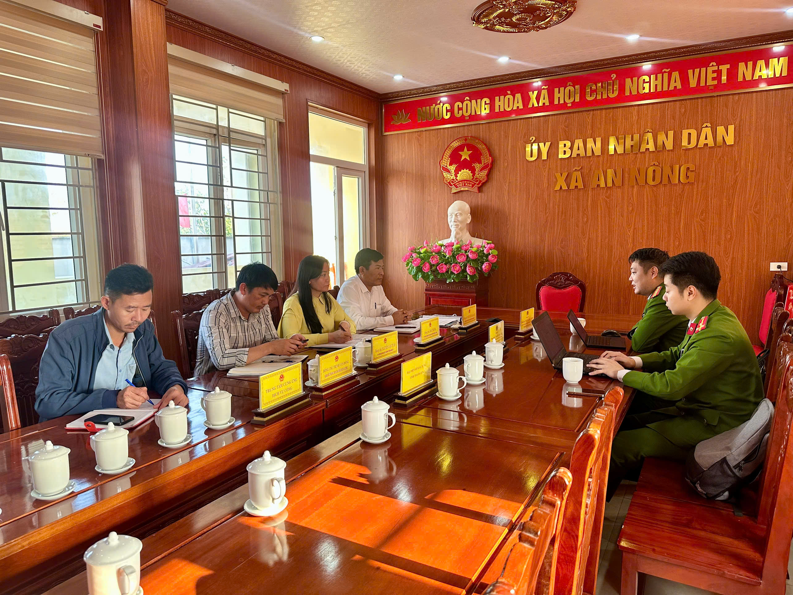 Anh-tin-bai
