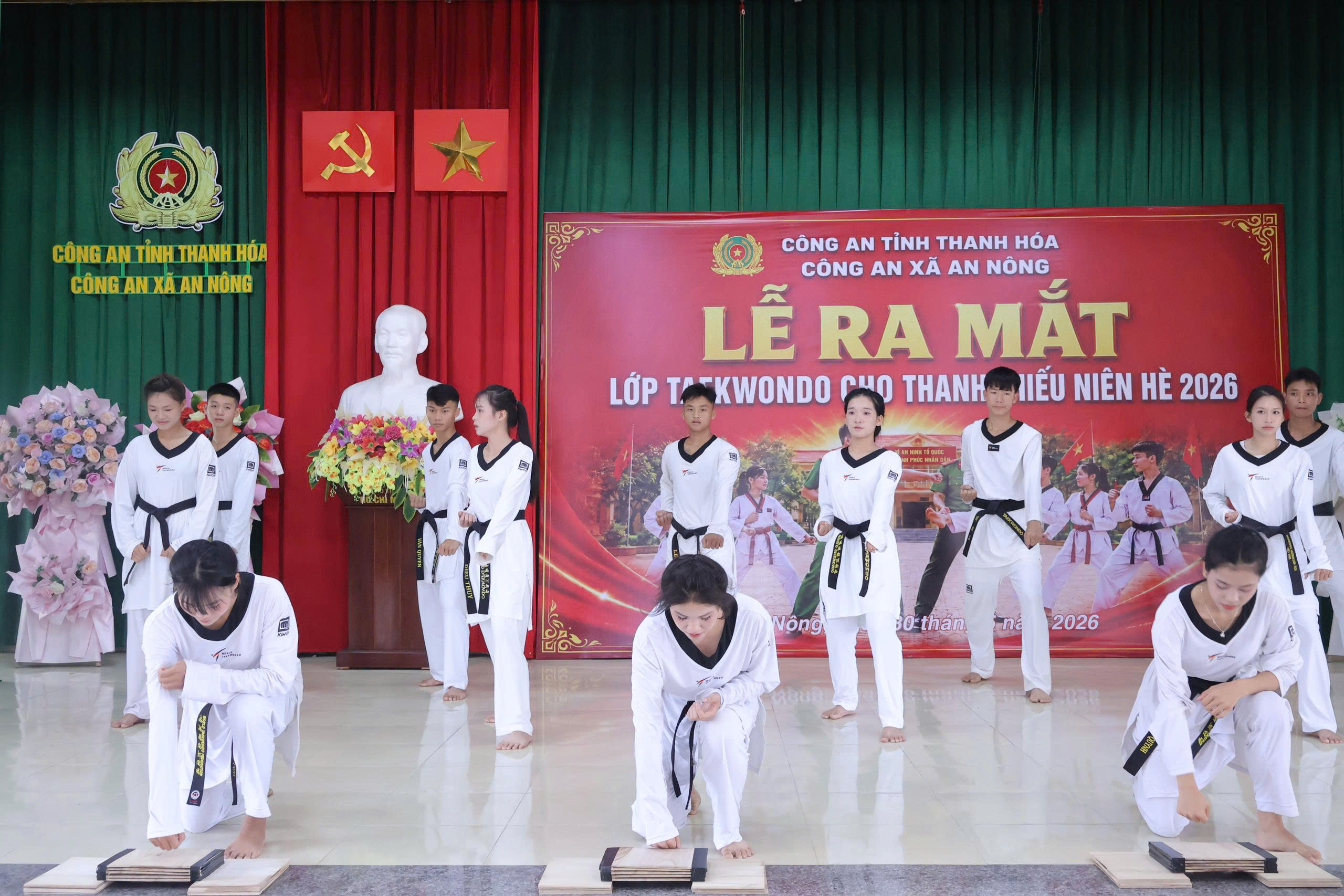 Anh-tin-bai