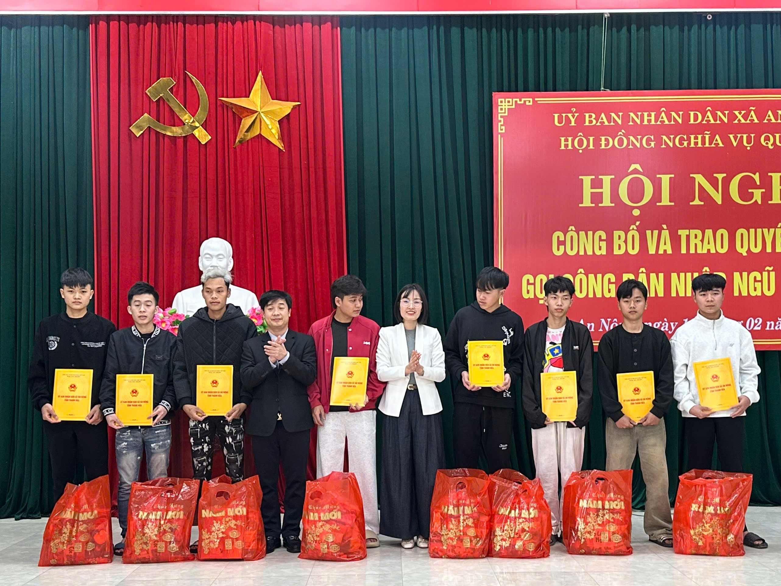 Xã An Nông tổ chức hội nghị công bố và trao Quyết định gọi công dân nhập ngũ năm 2026