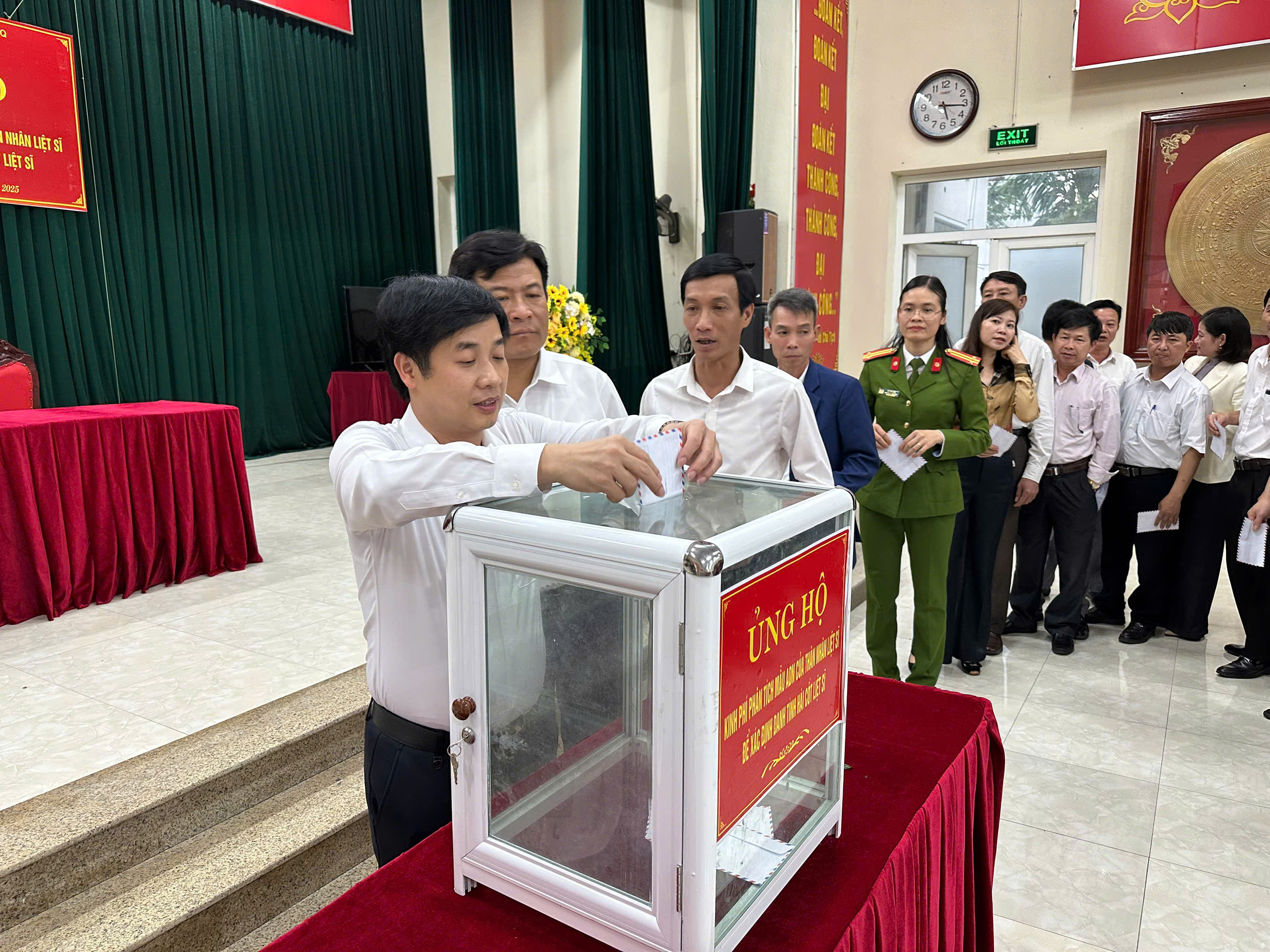 Anh-tin-bai