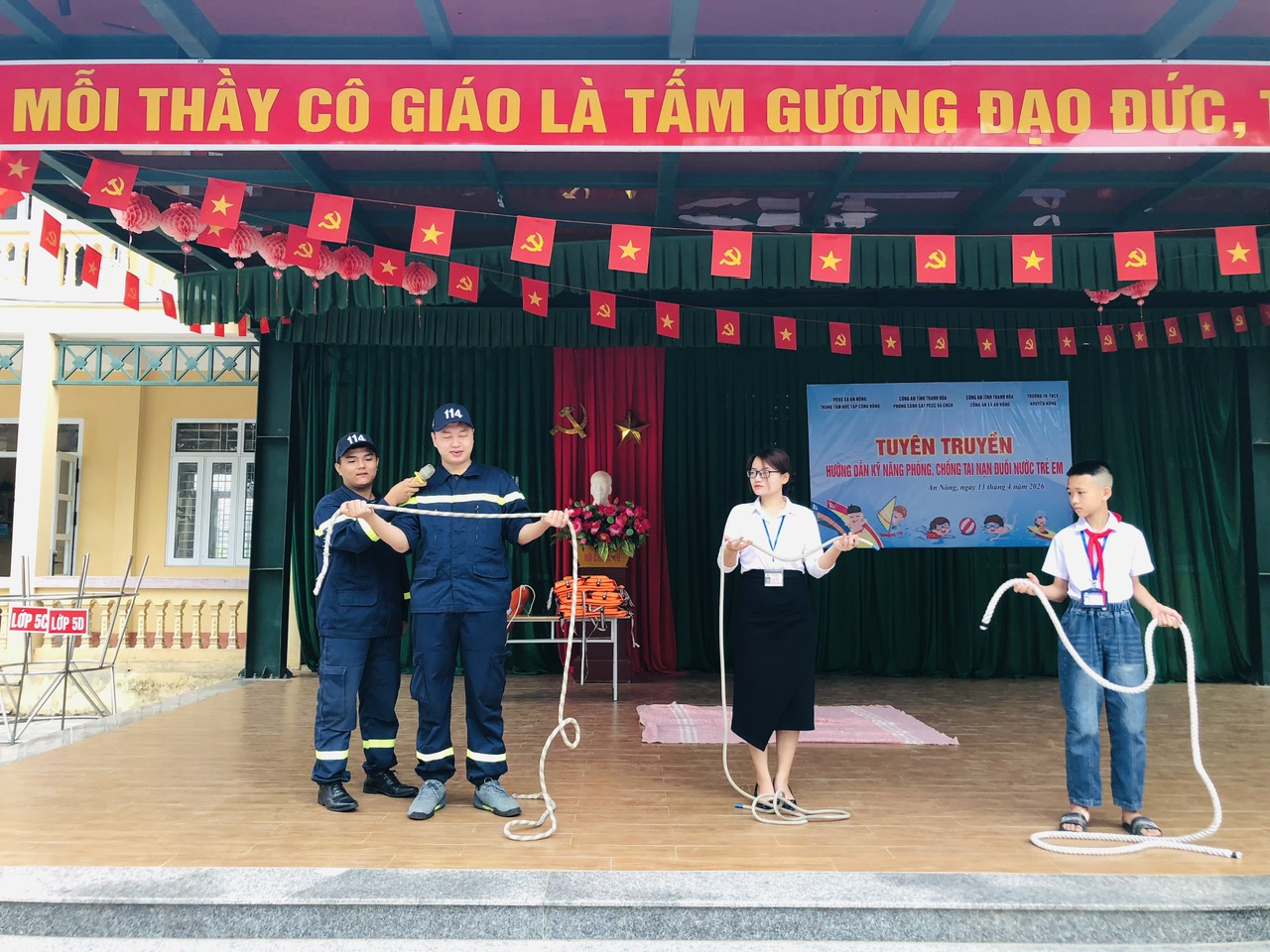 Anh-tin-bai