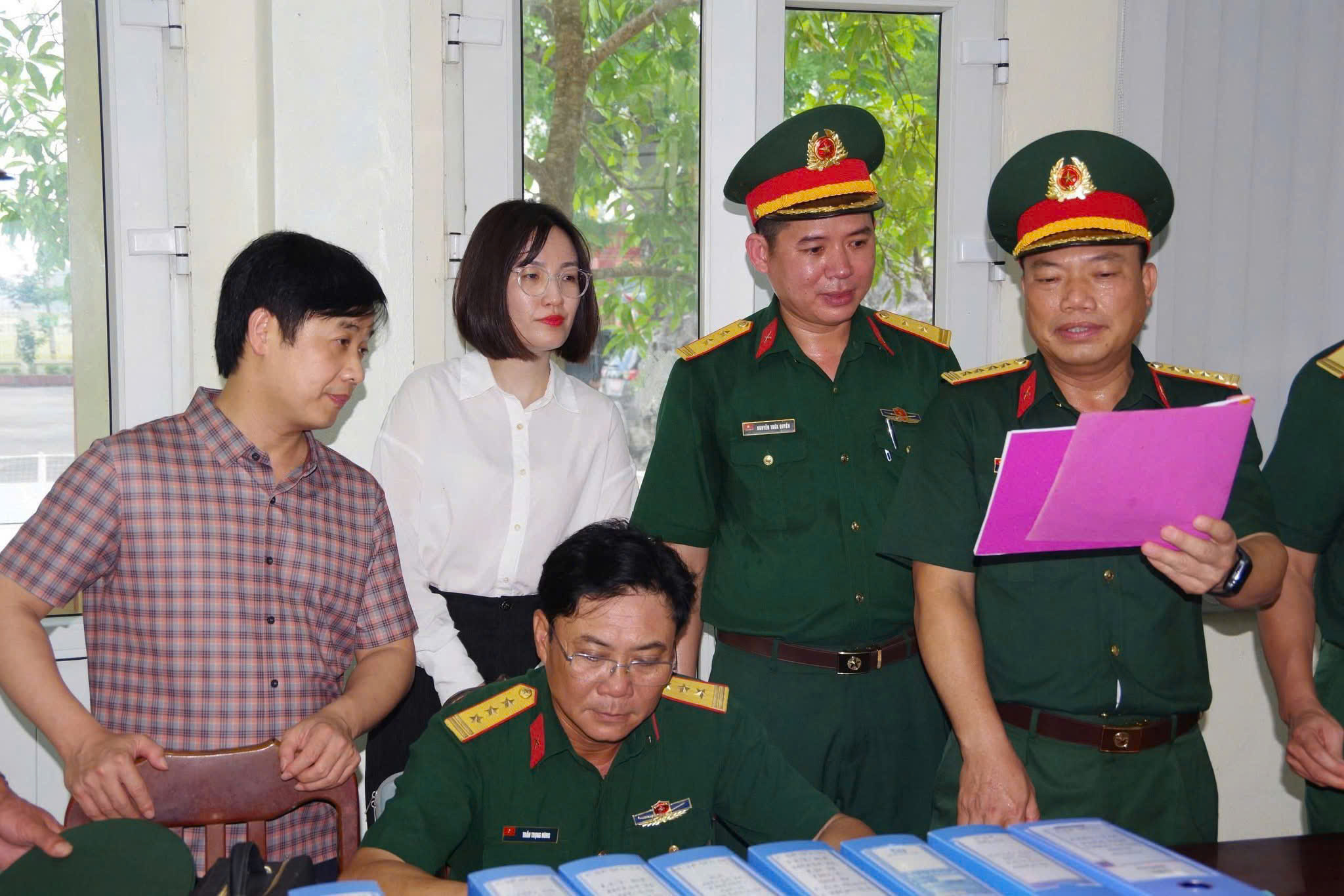 Anh-tin-bai