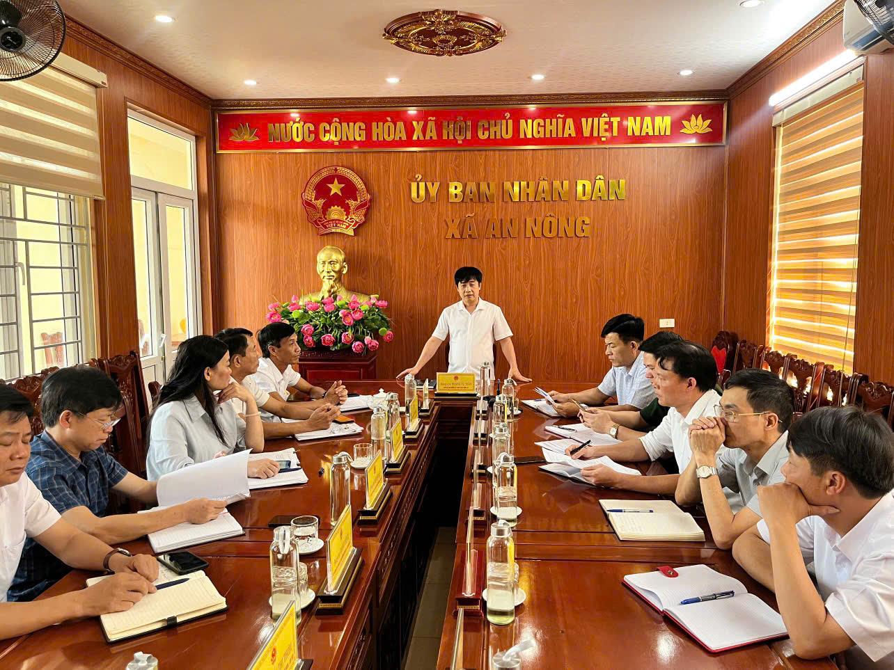 Ủy ban nhân dân xã An Nông tổ chức hội nghị giao ban lãnh đạo nhằm đánh giá kết quả thực hiện nhiệm vụ tháng 4 và triển khai phương hướng, nhiệm vụ tháng 5/2026.