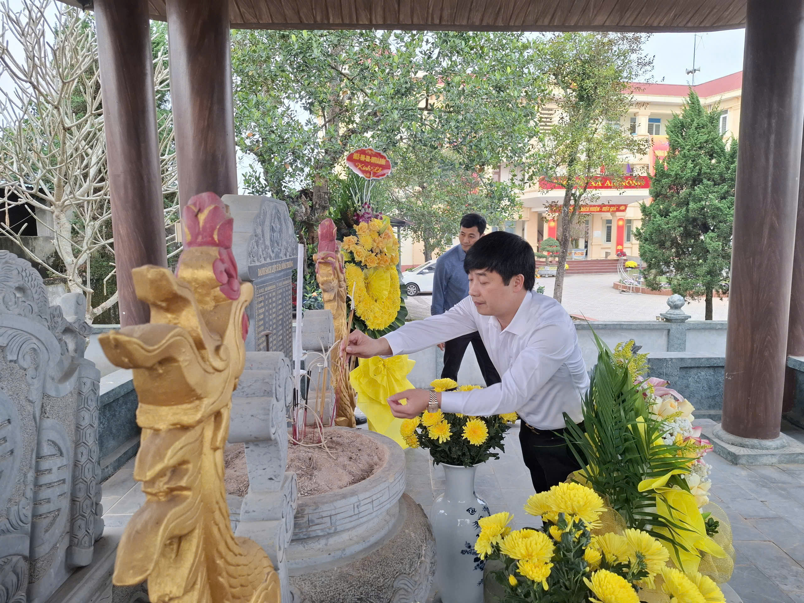 Anh-tin-bai