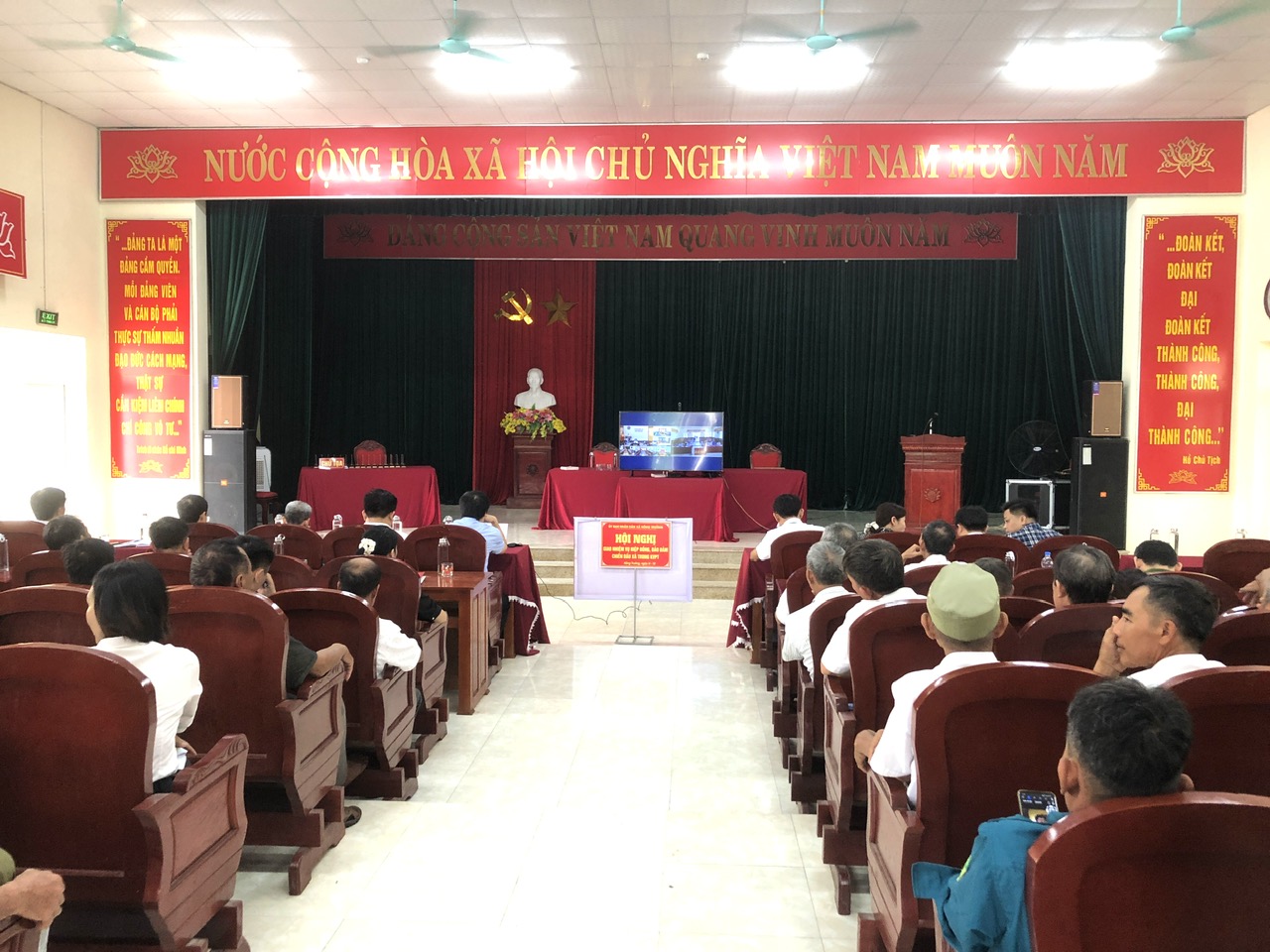 CHIỀU NGÀY 01/8/2025 TẠI HỘI TRƯỜNG UBND XÃ AN NÔNG, HỘI NGHỊ TRỰC TUYẾN VỀ VIỆC PHÒNG, CHỐNG DỊCH TẢ LỢN CHÂU PHI TRÊN ĐỊA BÀN TỈNH THANH HÓA. 