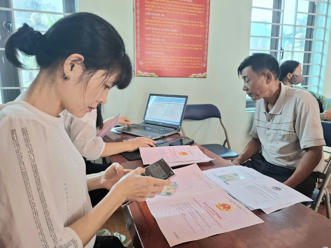 Xã Đồng Tiến đẩy mạnh thực hiện chiến dịch làm giàu, làm sạch cơ sở dữ liệu đất đai