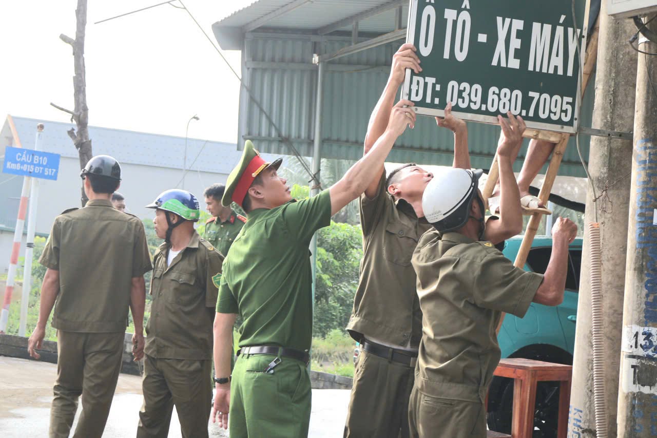 ĐỒNG TIẾN RA QUÂN VỆ SINH MÔI TRƯỜNG, KHƠI THÔNG HỆ THỐNG TIÊU, THOÁT NƯỚC VÀ TRẬT TỰ CÔNG CỘNG, AN TOÀN GIAO THÔNG