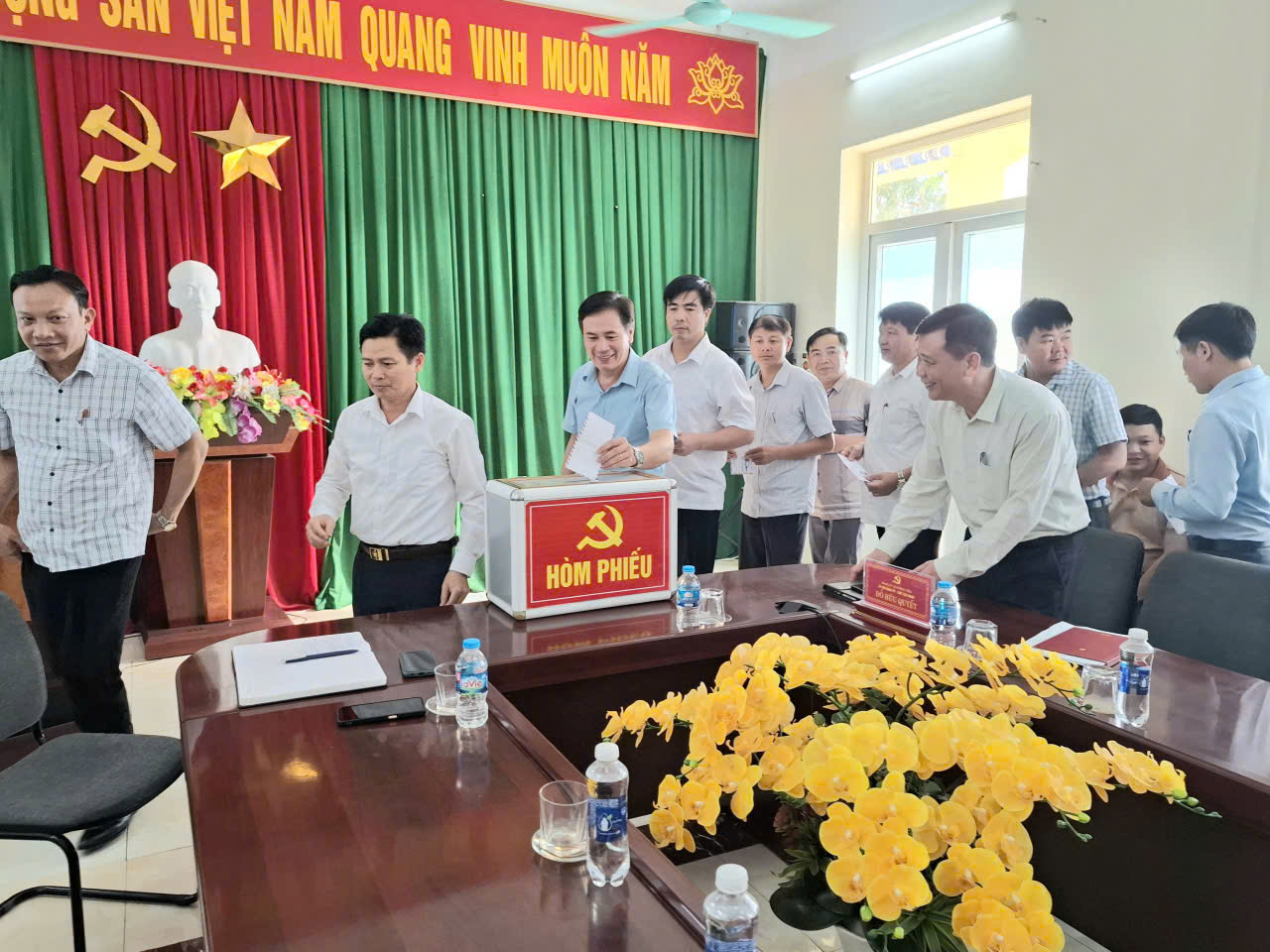 Anh-tin-bai
