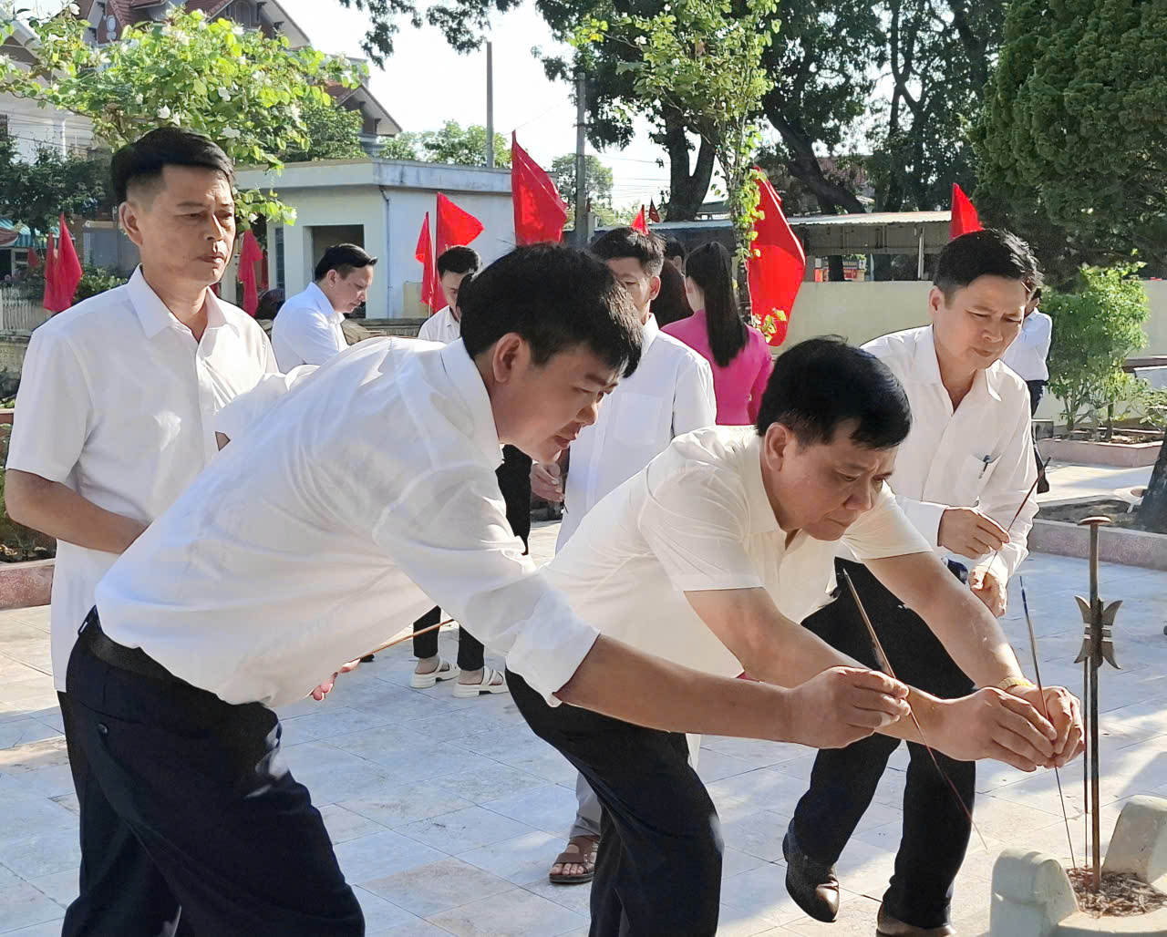Anh-tin-bai