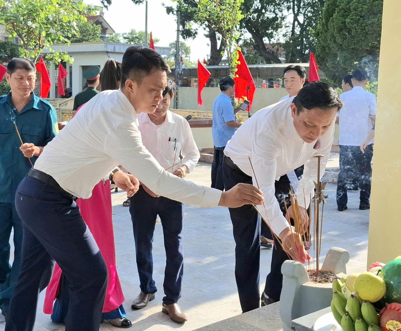 Anh-tin-bai