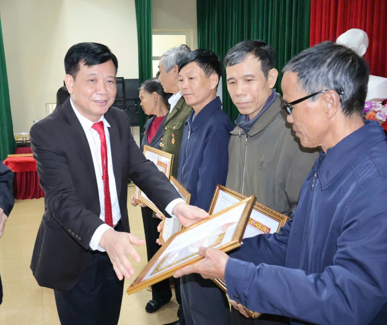 Anh-tin-bai