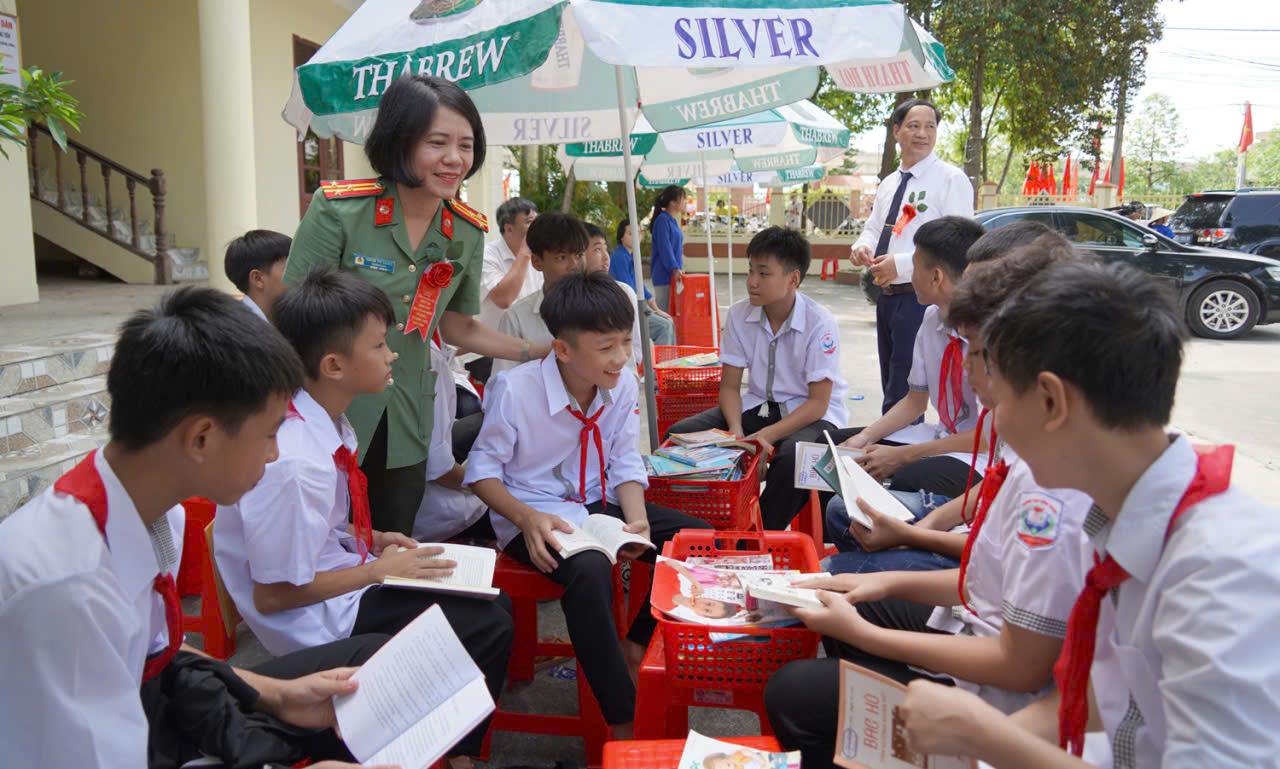 Anh-tin-bai