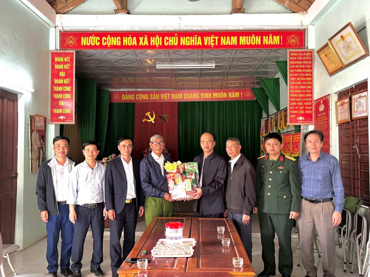 Anh-tin-bai