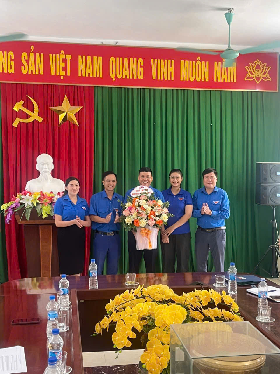 Anh-tin-bai