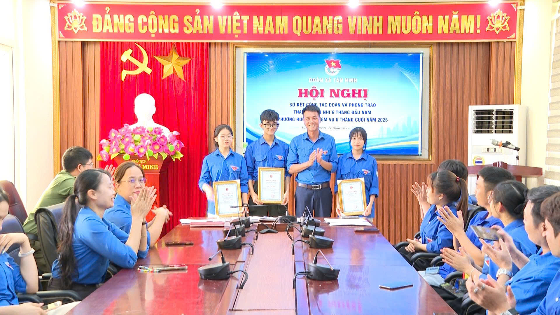 Anh-tin-bai